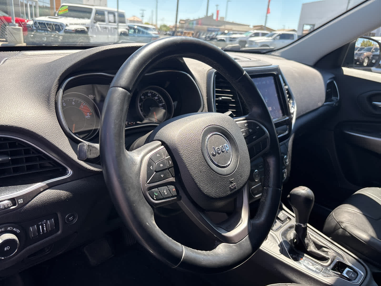 Thumbnail: 2019 Jeep Cherokee - 9