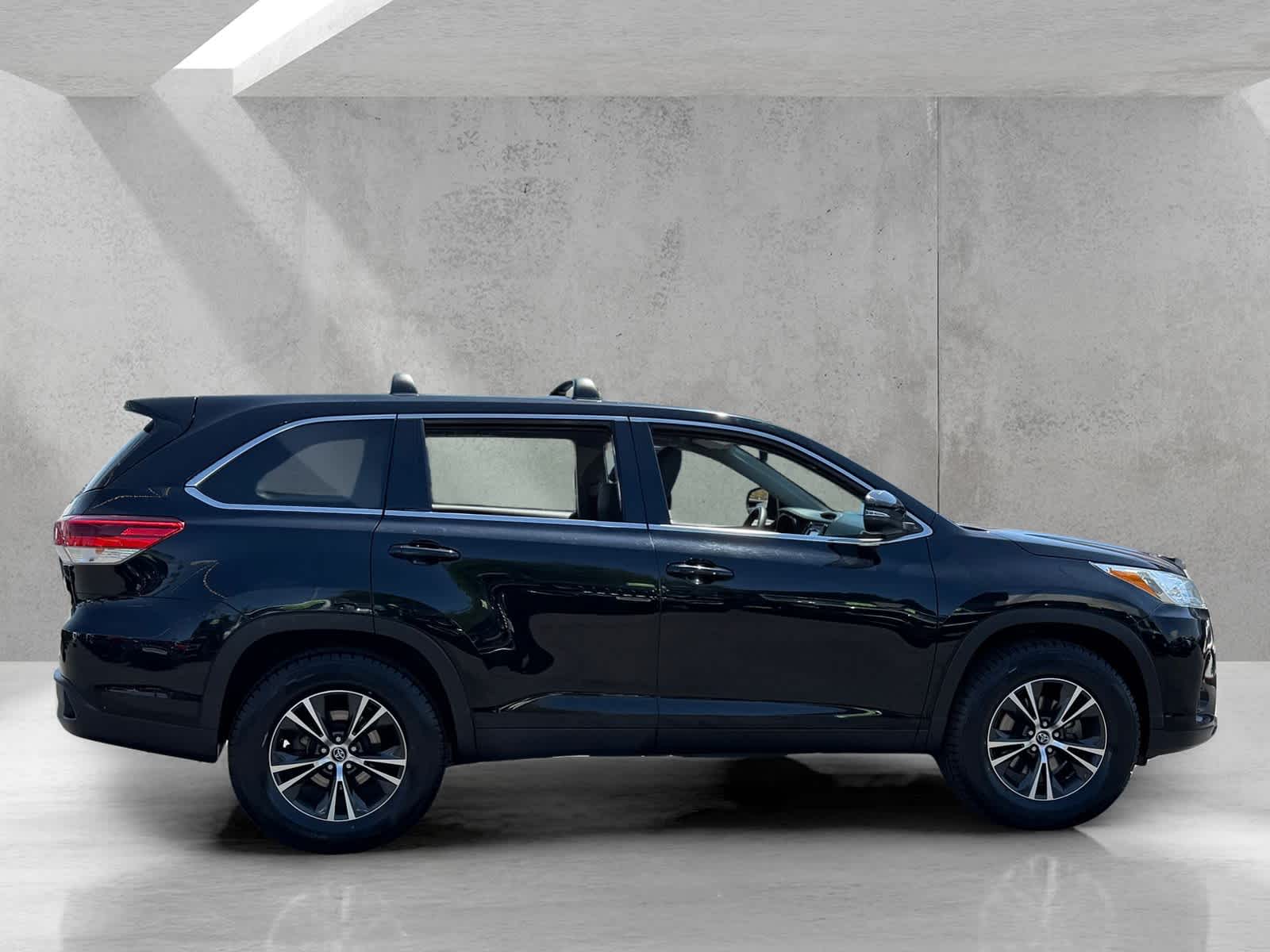 Thumbnail: 2019 Toyota Highlander - 6