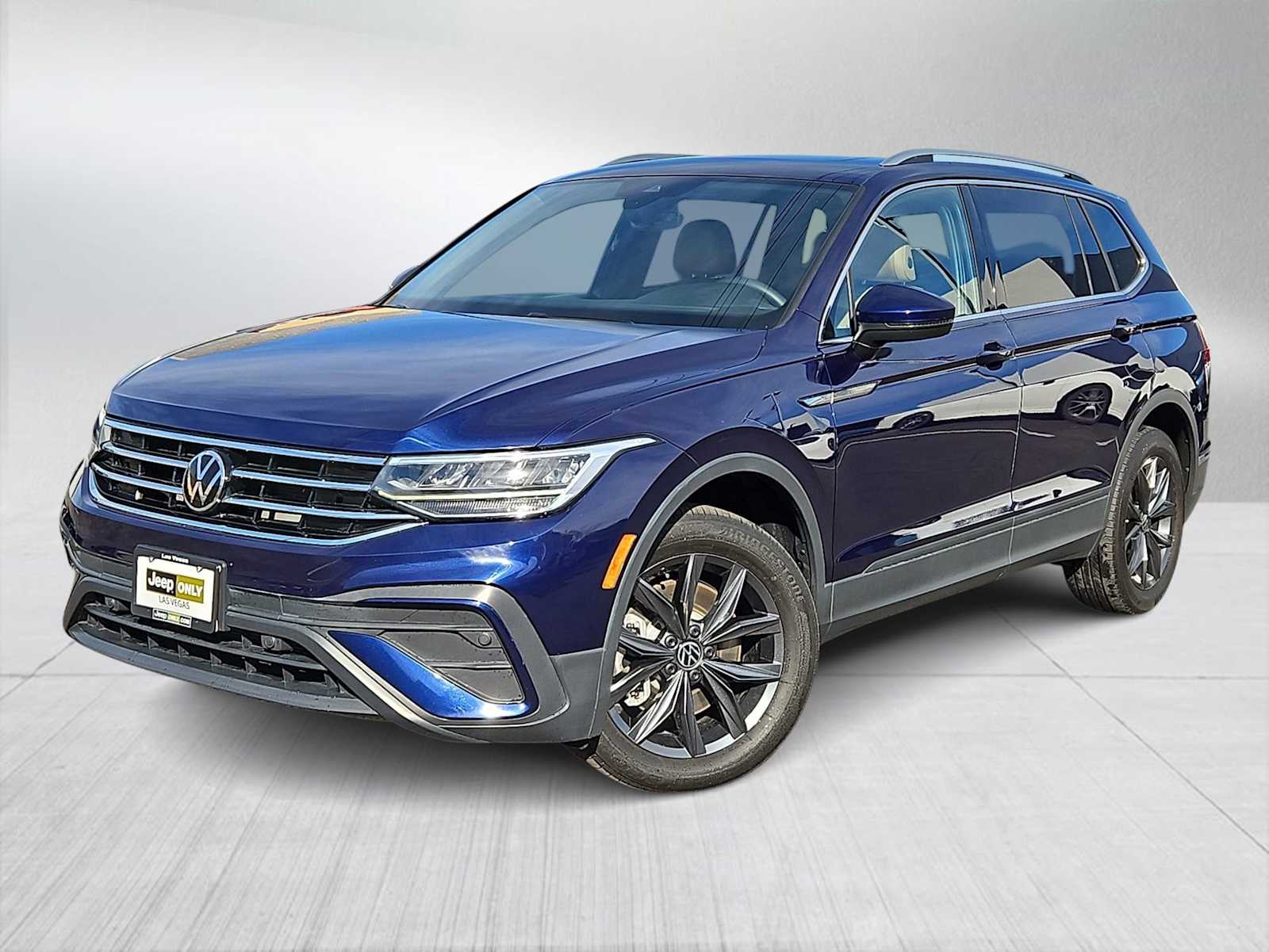 2022 Volkswagen Tiguan SE's photo