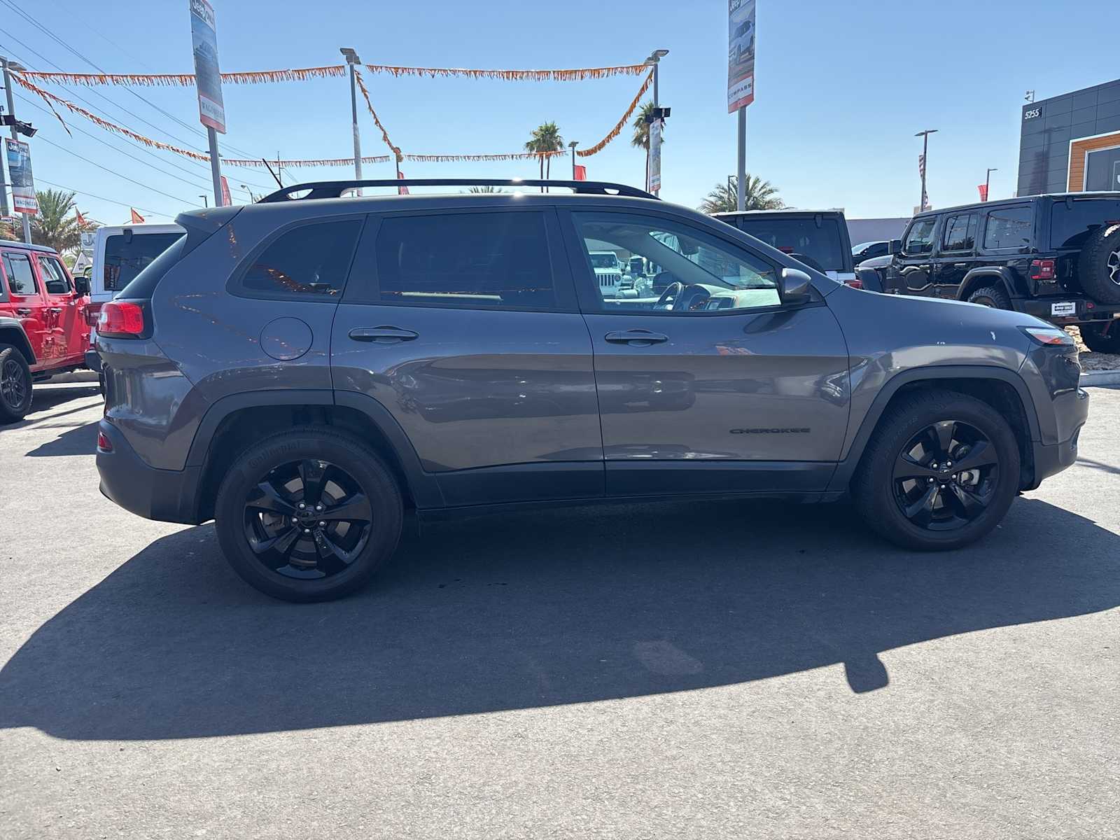 Thumbnail: 2018 Jeep Cherokee - 4
