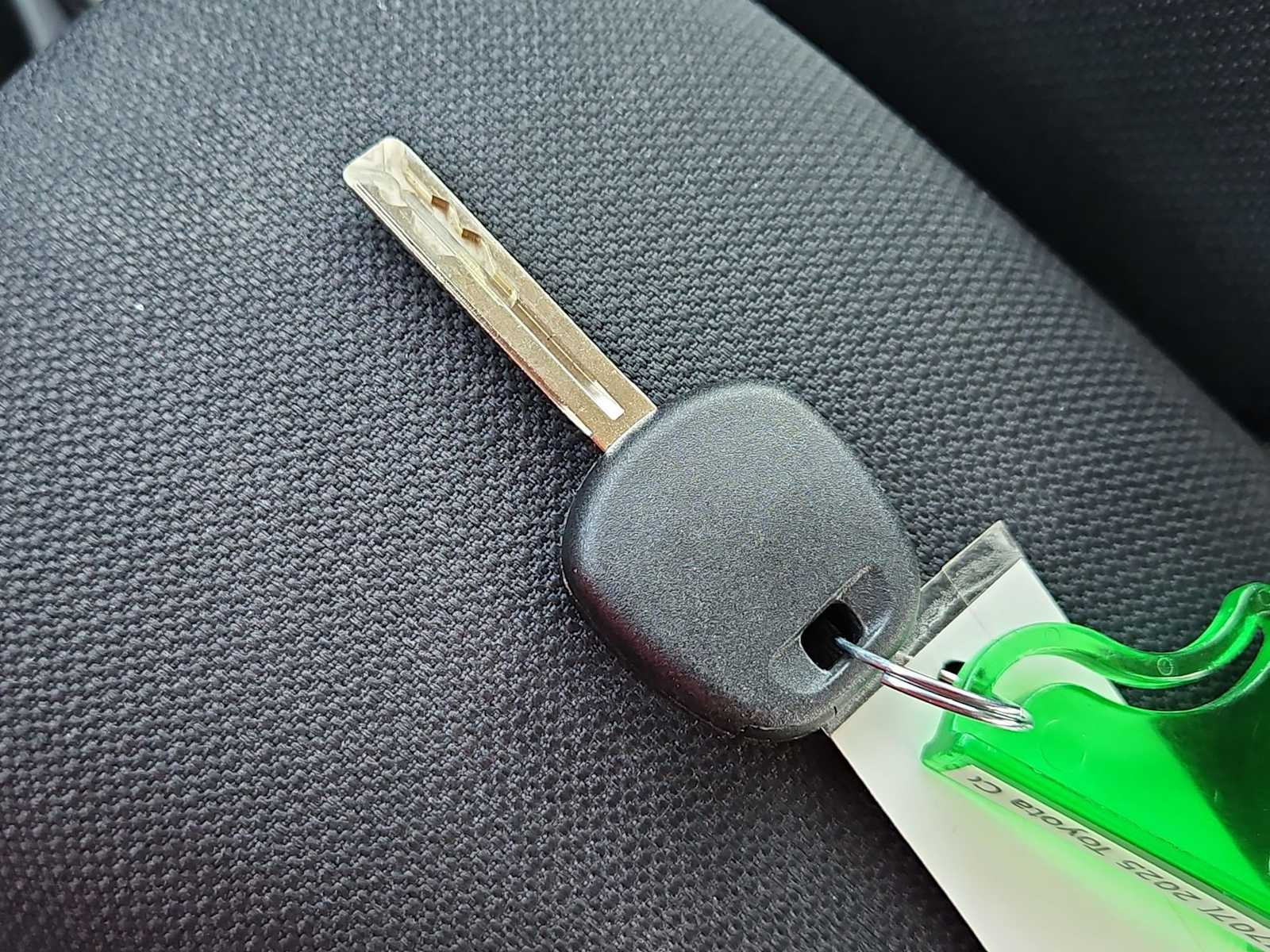 Thumbnail: 2025 Toyota Corolla - 32