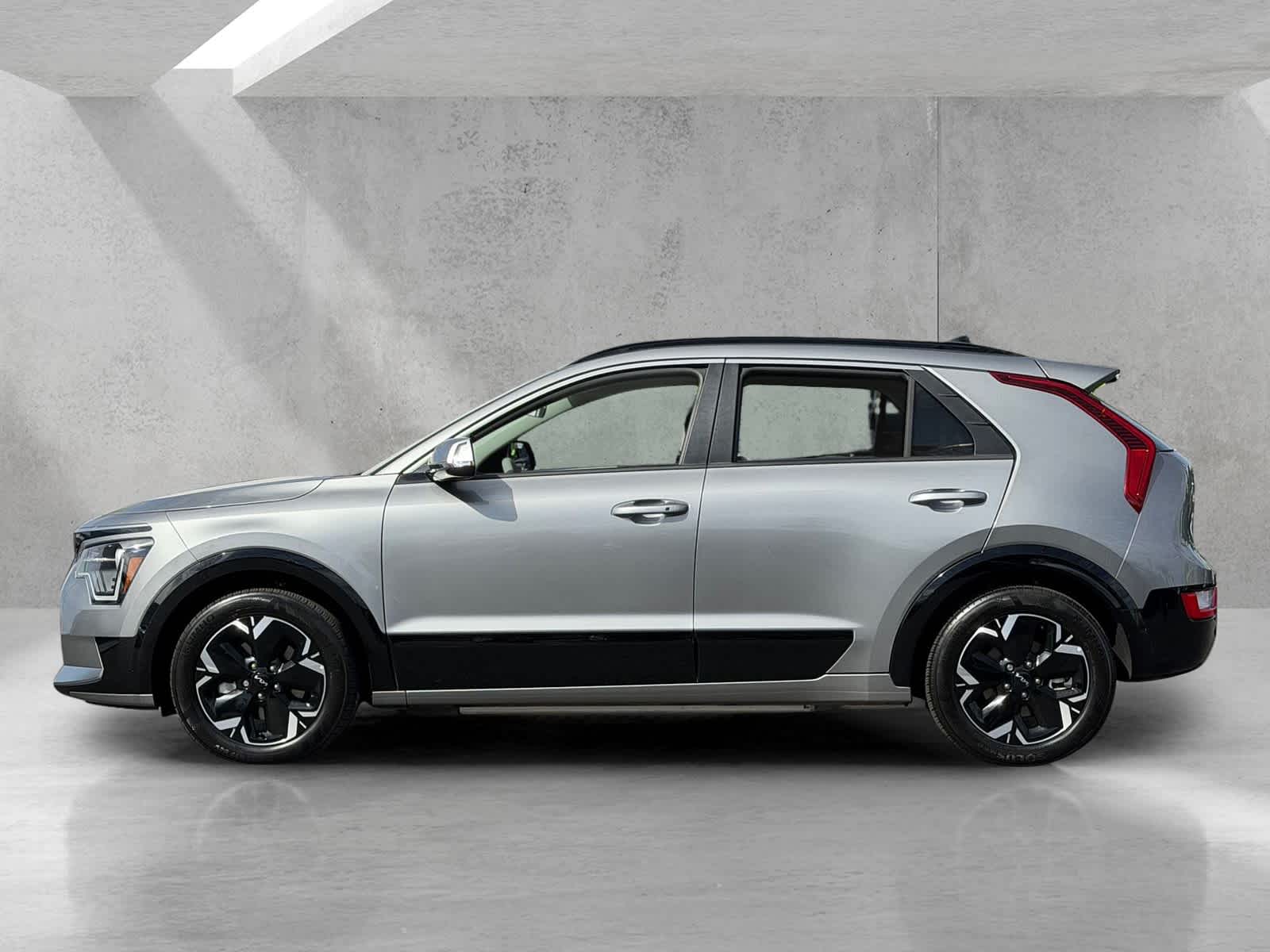Thumbnail: 2023 Kia Niro - 2