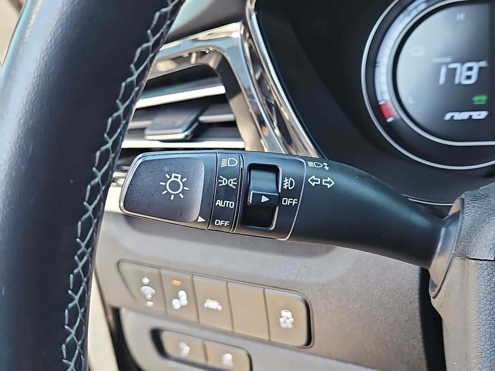 2022 Kia Niro S 24