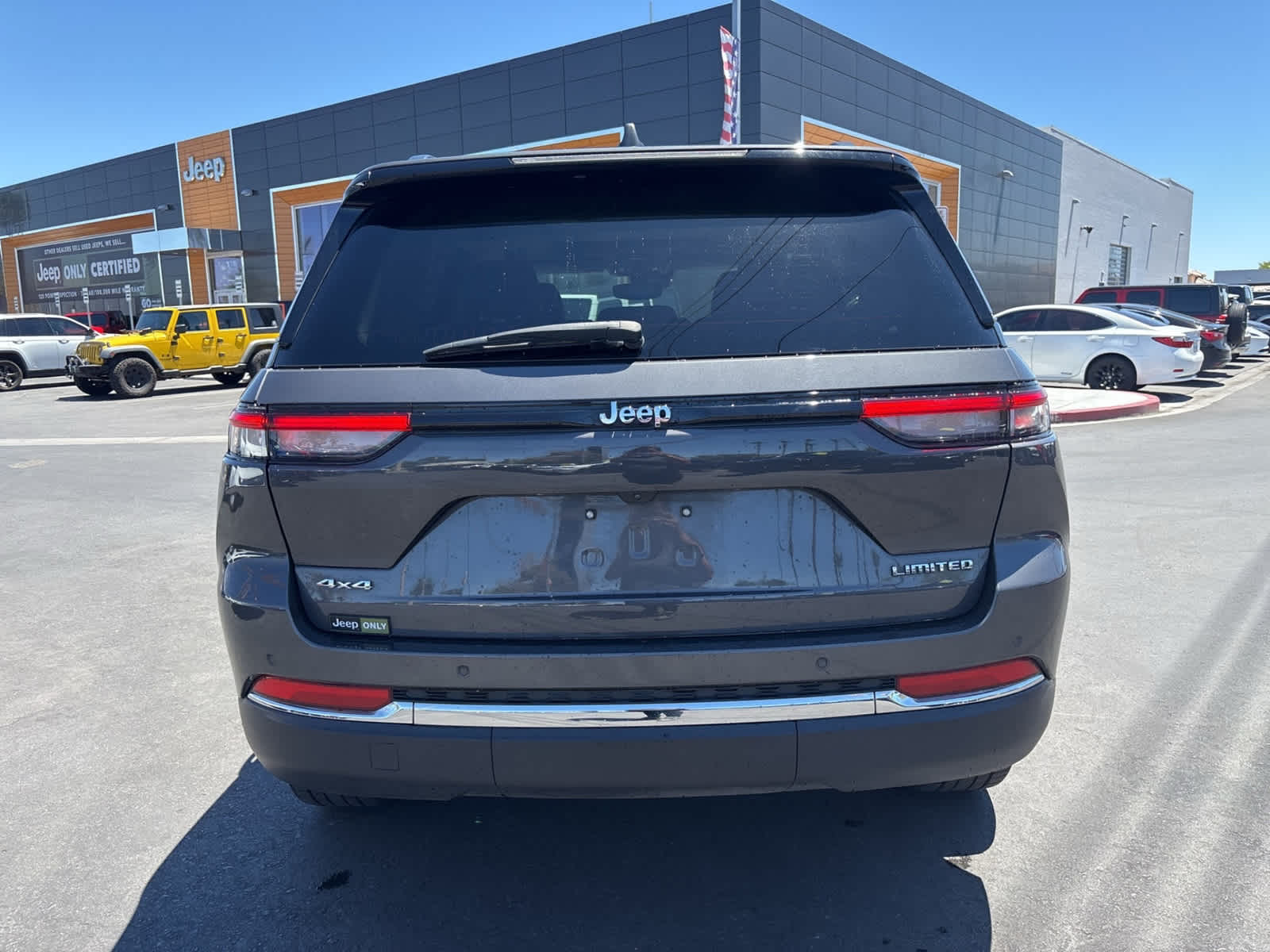 Thumbnail: 2022 Jeep Grand Cherokee - 4