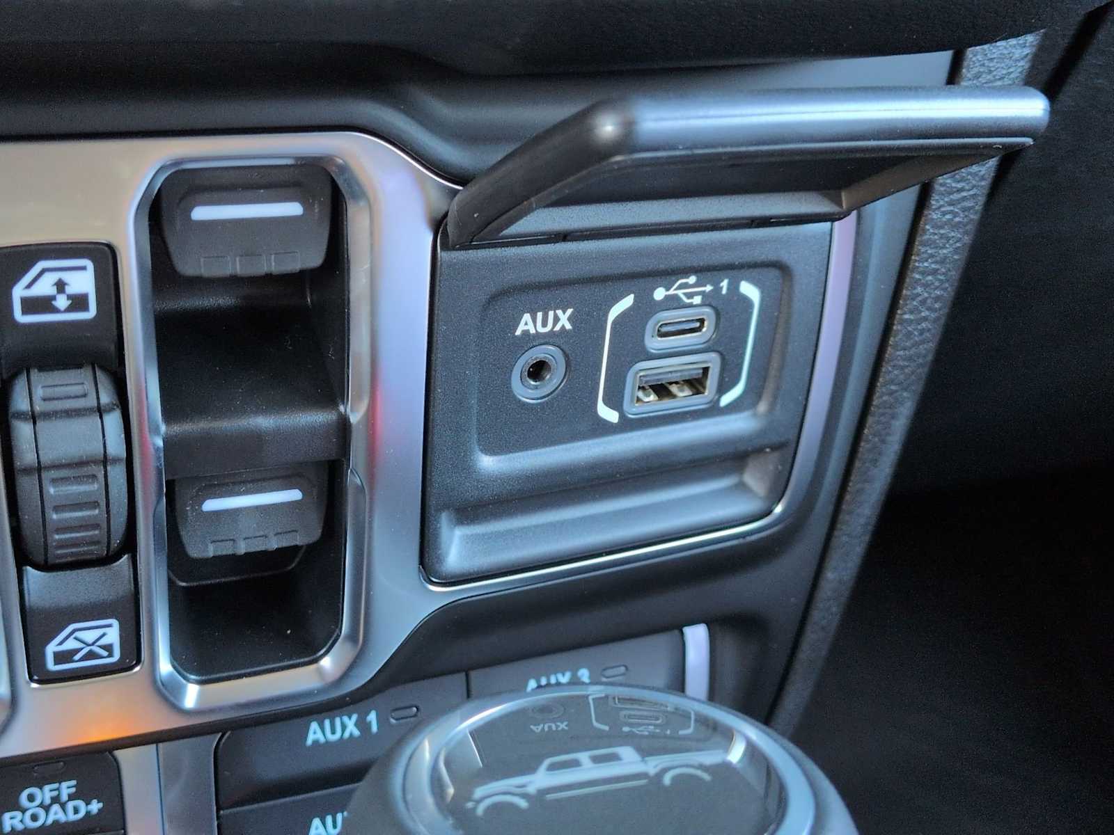 Thumbnail: 2025 Jeep Gladiator - 32