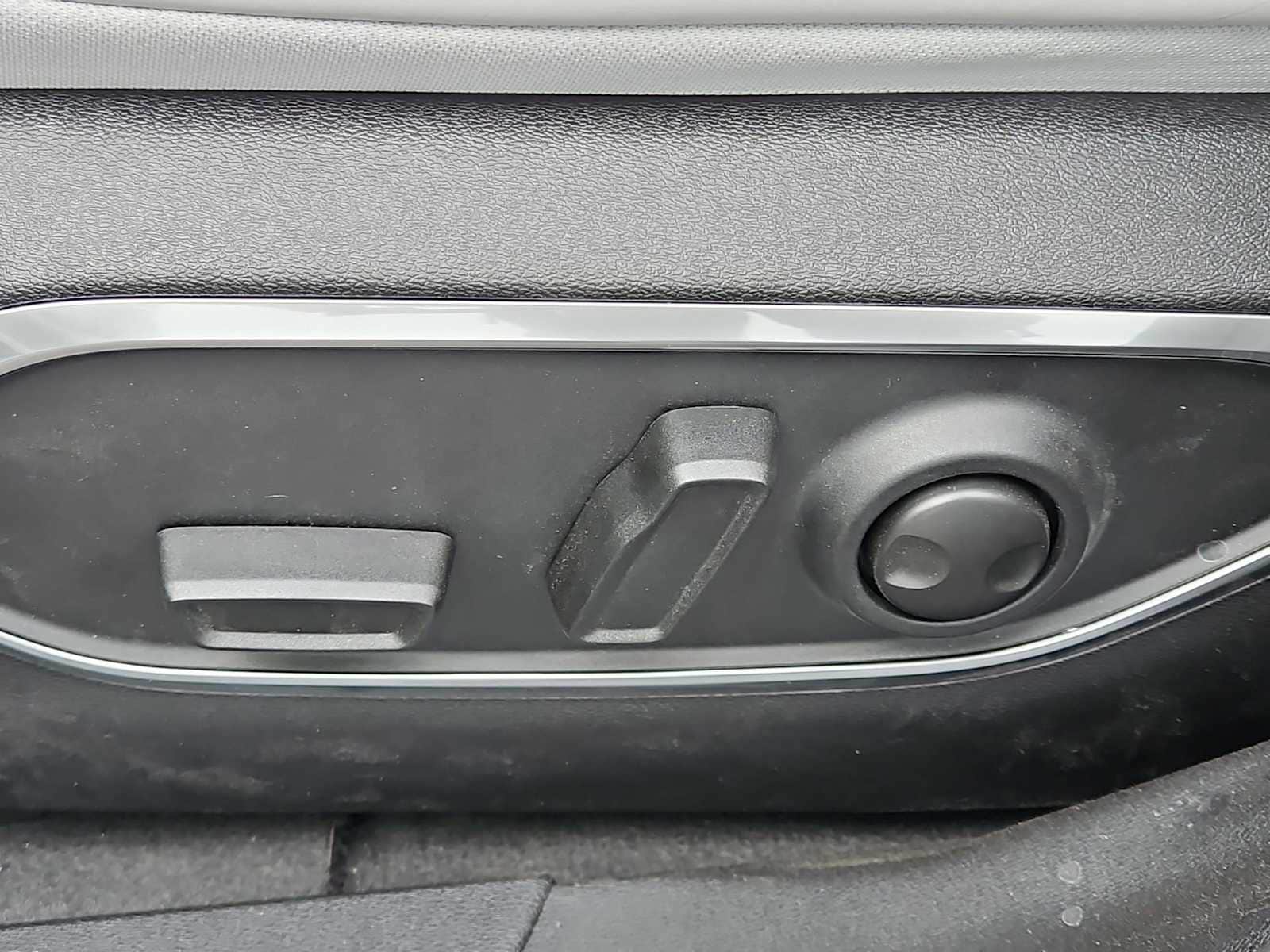 Thumbnail: 2025 Jeep Wagoneer S - 17