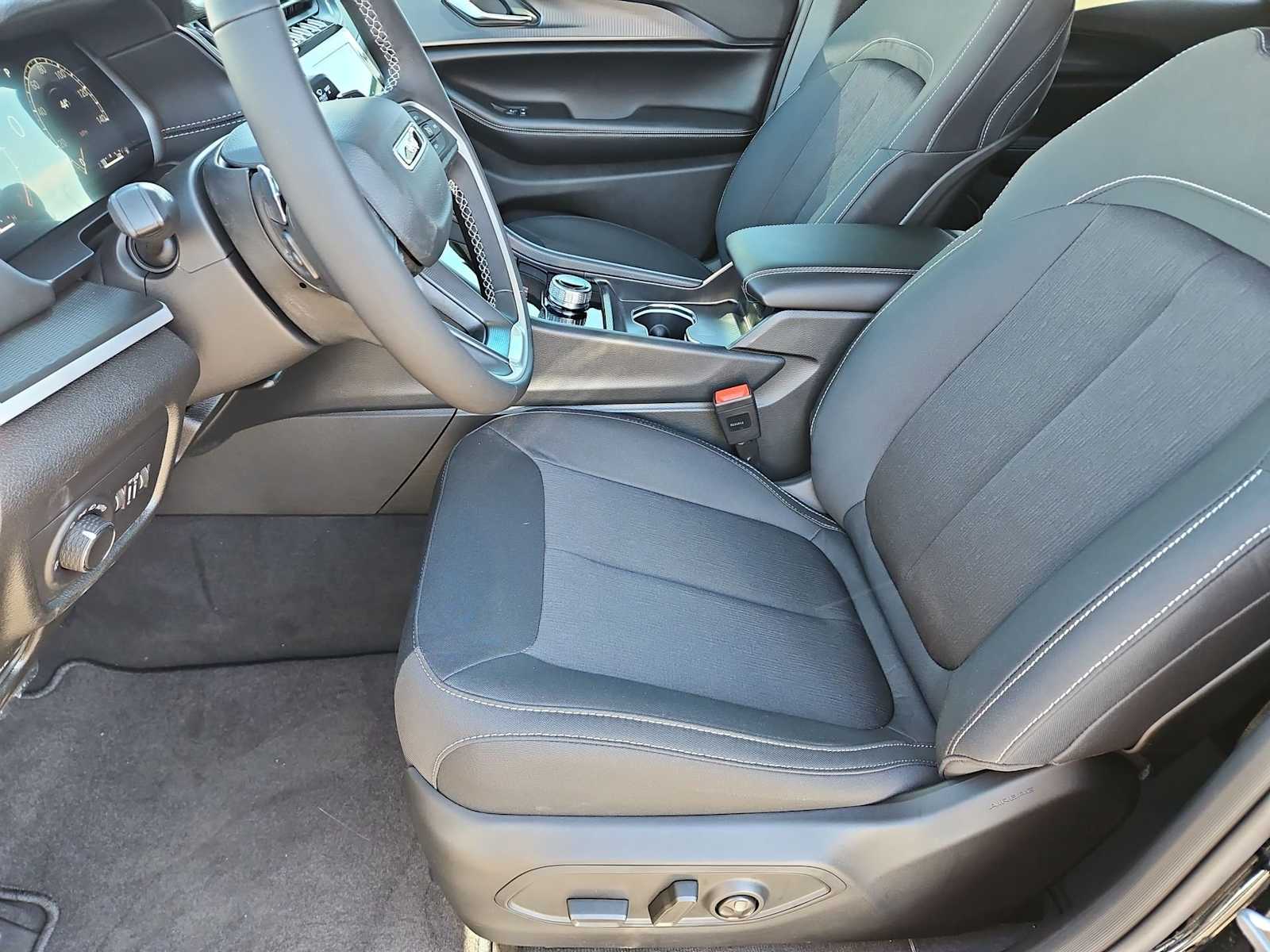 Thumbnail: 2026 Jeep Grand Cherokee - 16