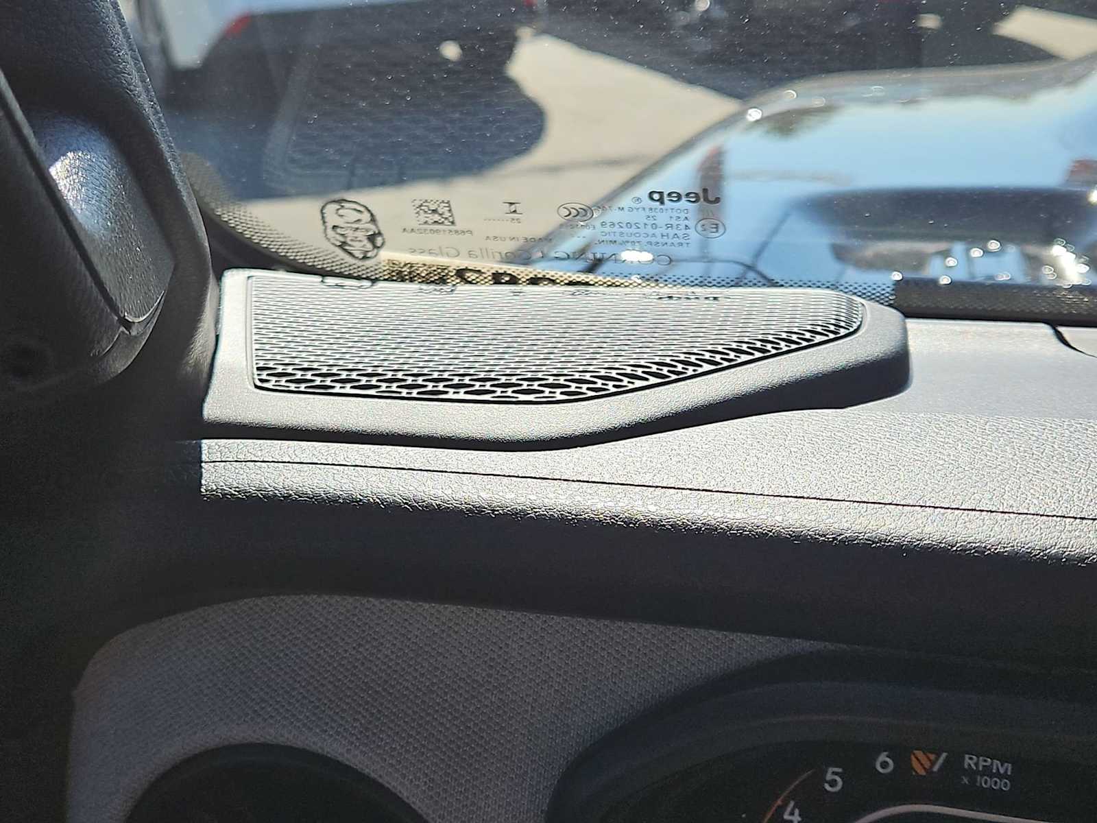 Thumbnail: 2025 Jeep Gladiator - 27