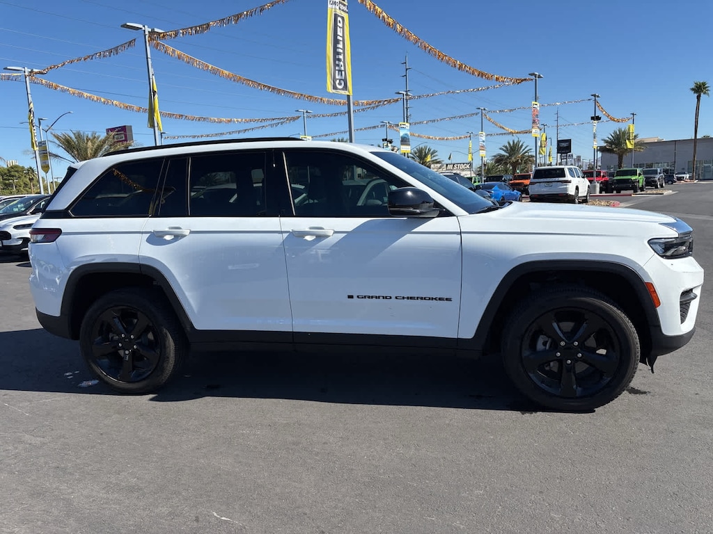 Used 2024 Jeep Grand Cherokee Altitude SUV