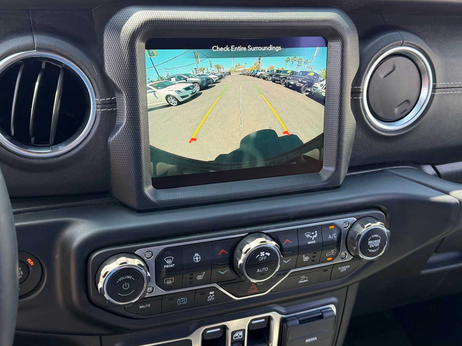 Thumbnail: 2023 Jeep Wrangler - 17