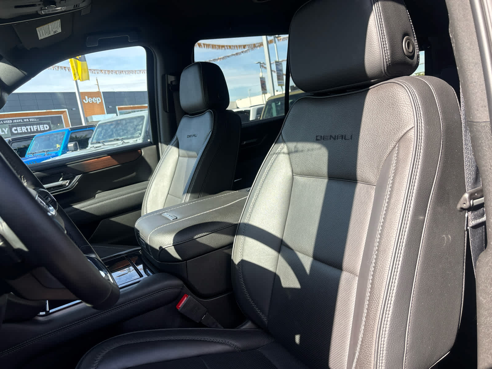 Thumbnail: 2025 GMC Yukon - 13