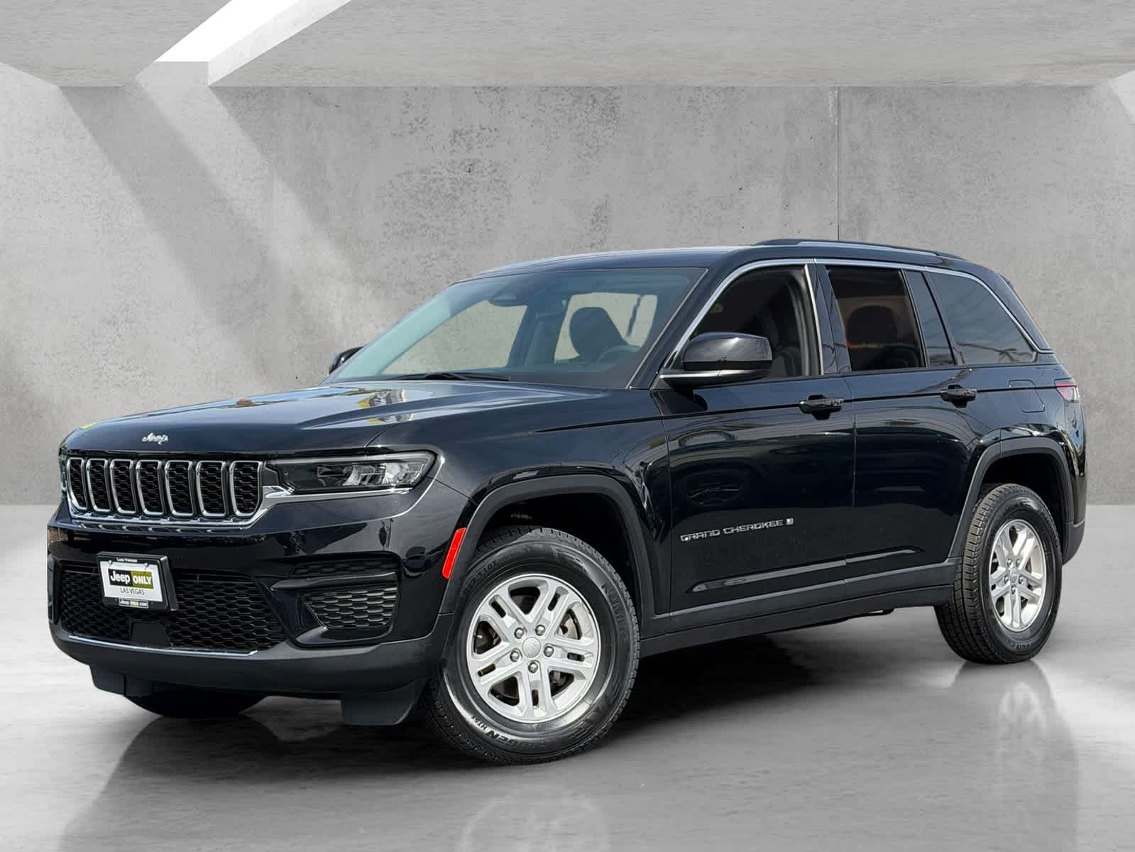2023 Jeep Grand Cherokee Laredo's photo