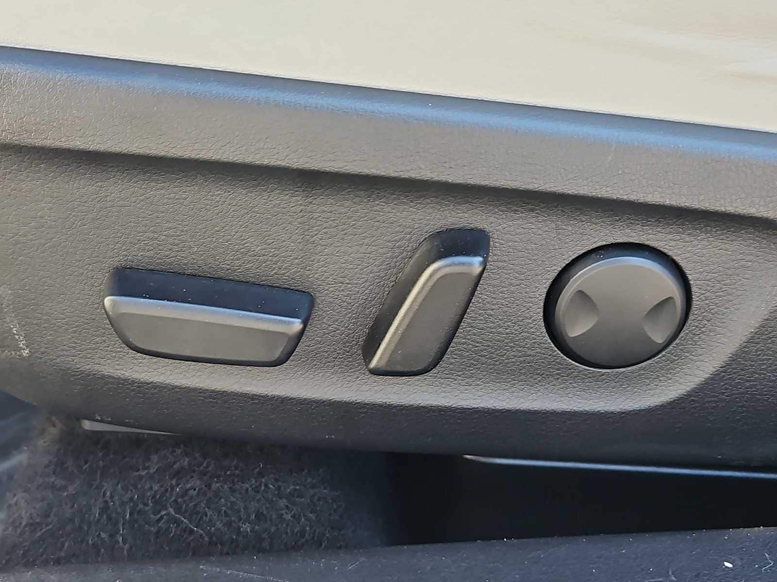 Thumbnail: 2022 Mazda MX-30 - 17