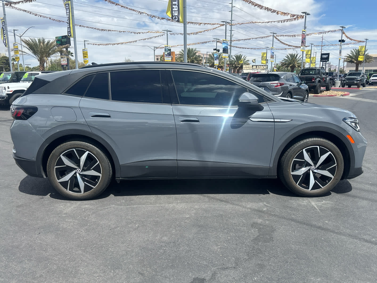 Thumbnail: 2023 Volkswagen ID.4 - 4