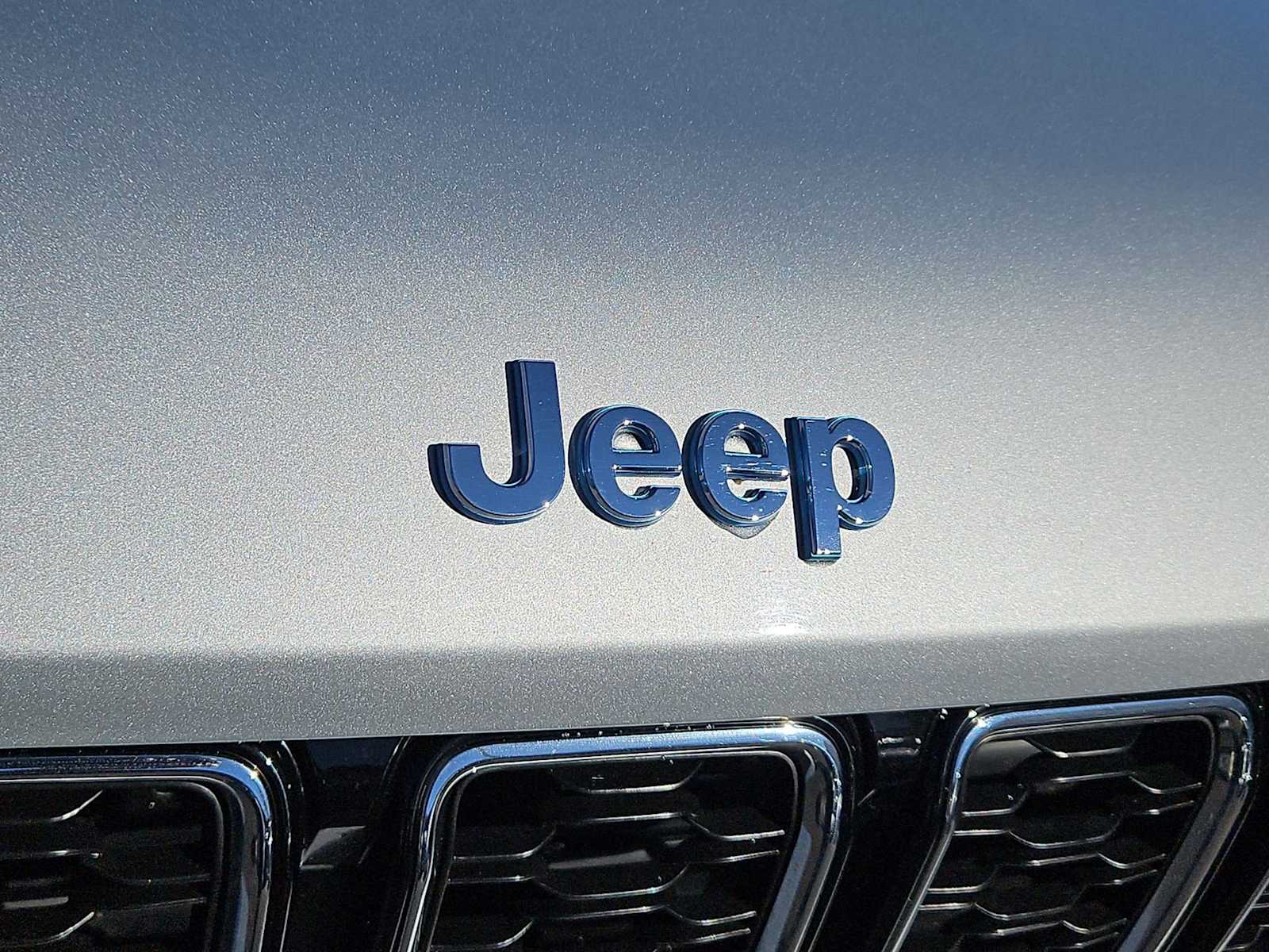 Thumbnail: 2023 Jeep Grand Cherokee - 12