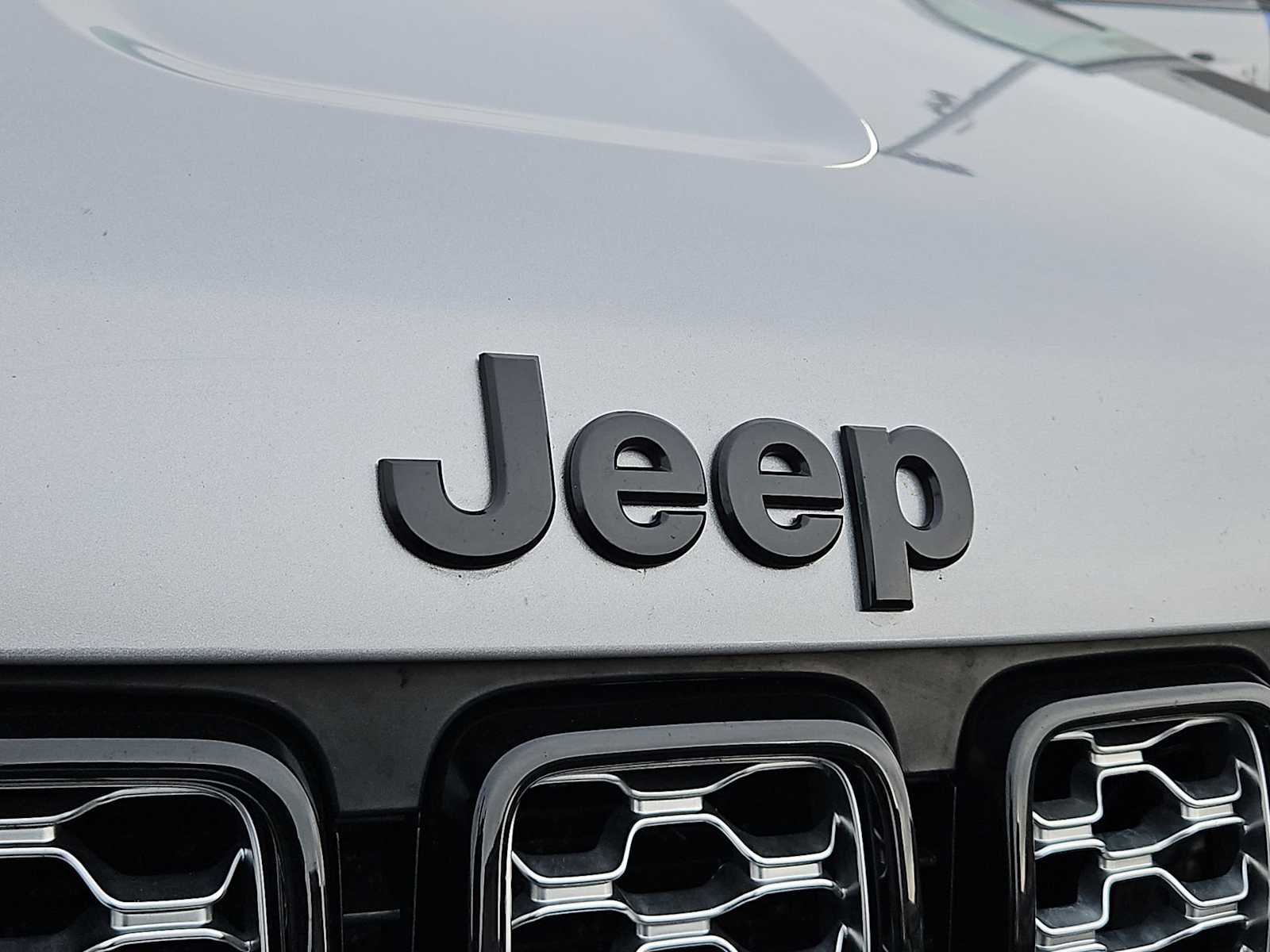 Thumbnail: 2019 Jeep Grand Cherokee - 12