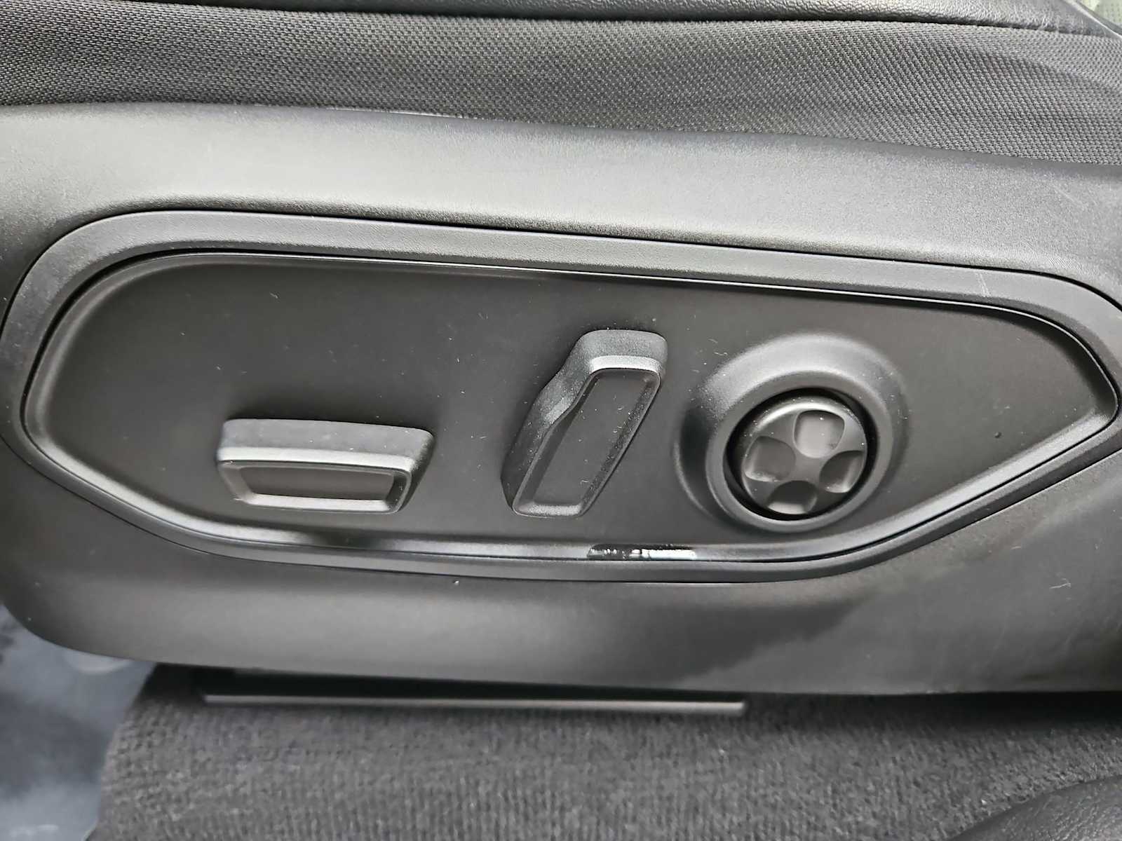 Thumbnail: 2023 Jeep Grand Cherokee - 18