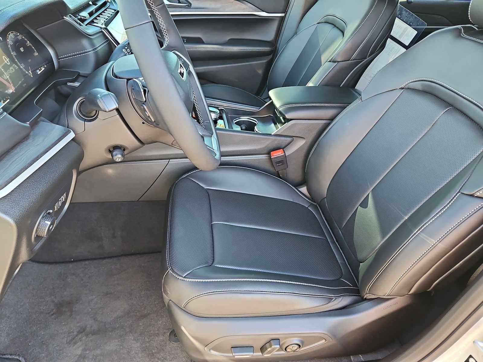 Thumbnail: 2025 Jeep Grand Cherokee - 17