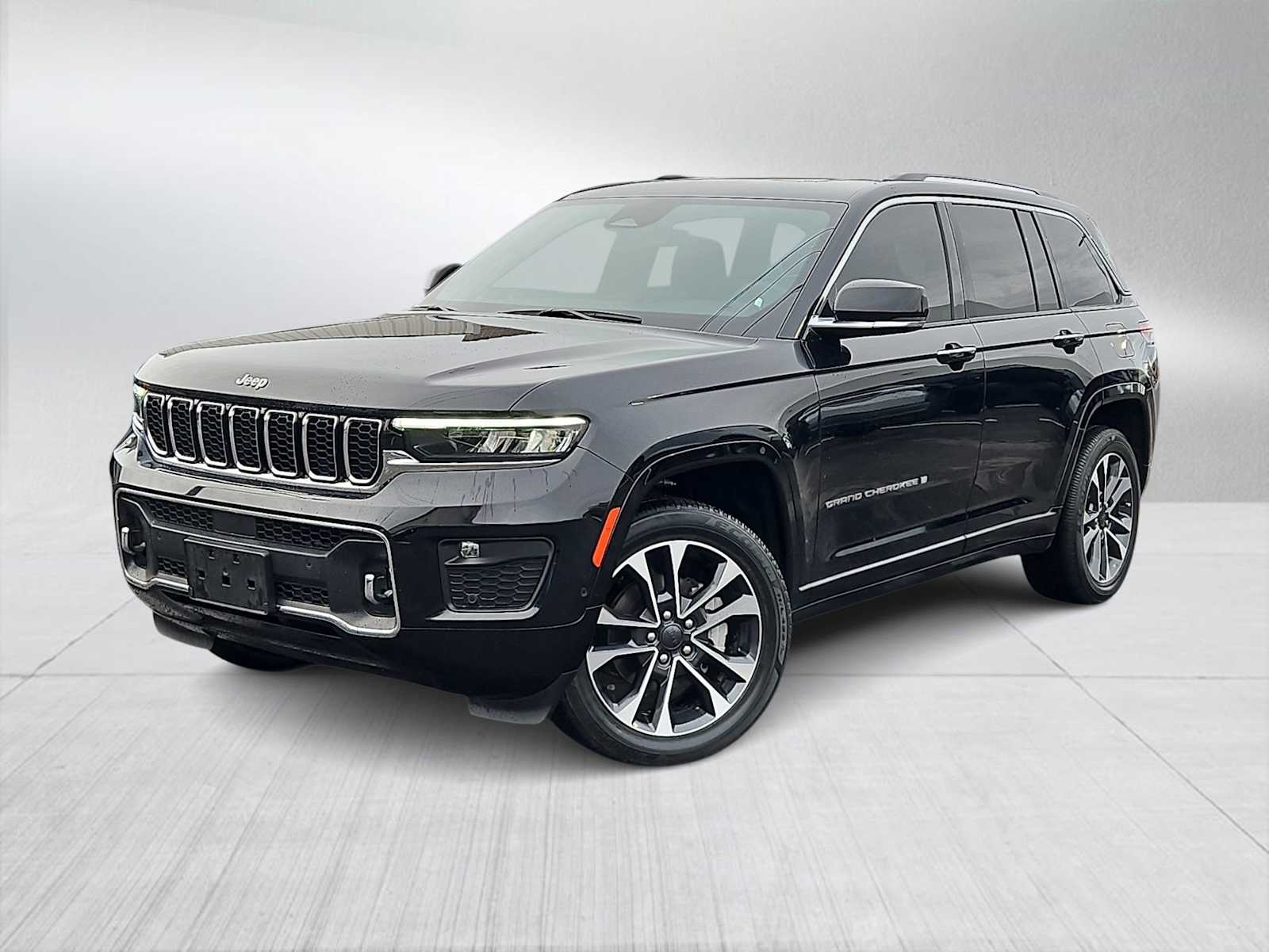 2023 Jeep Grand Cherokee Overland's photo