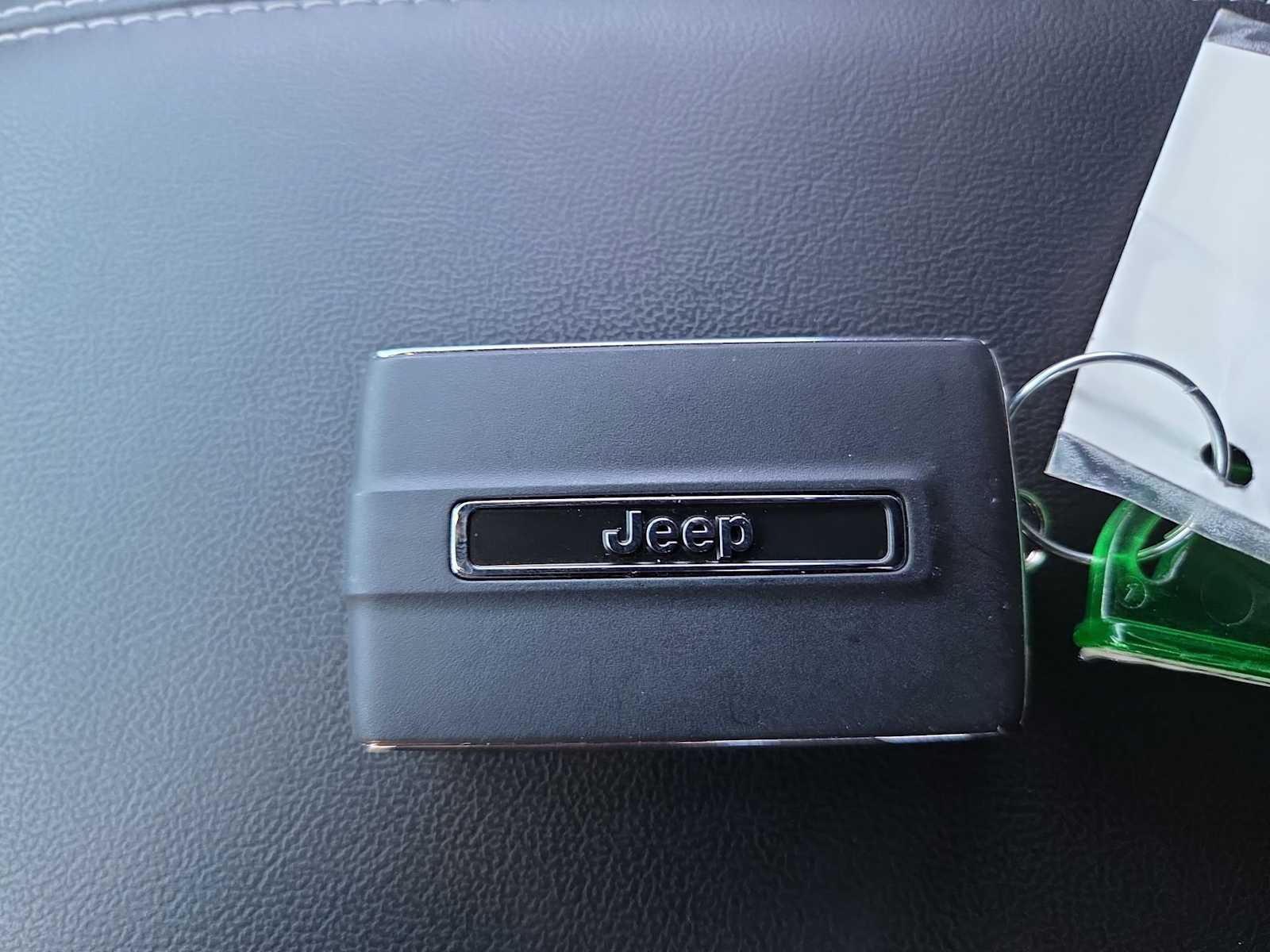 Thumbnail: 2025 Jeep Grand Cherokee - 34