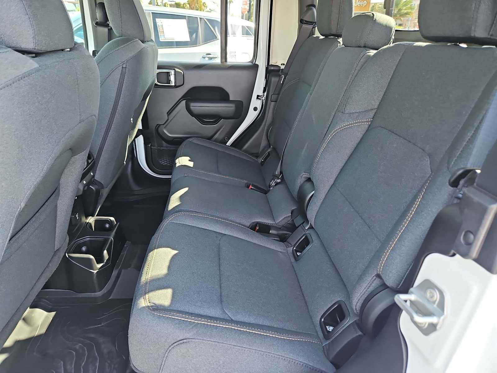 Thumbnail: 2025 Jeep Gladiator - 16