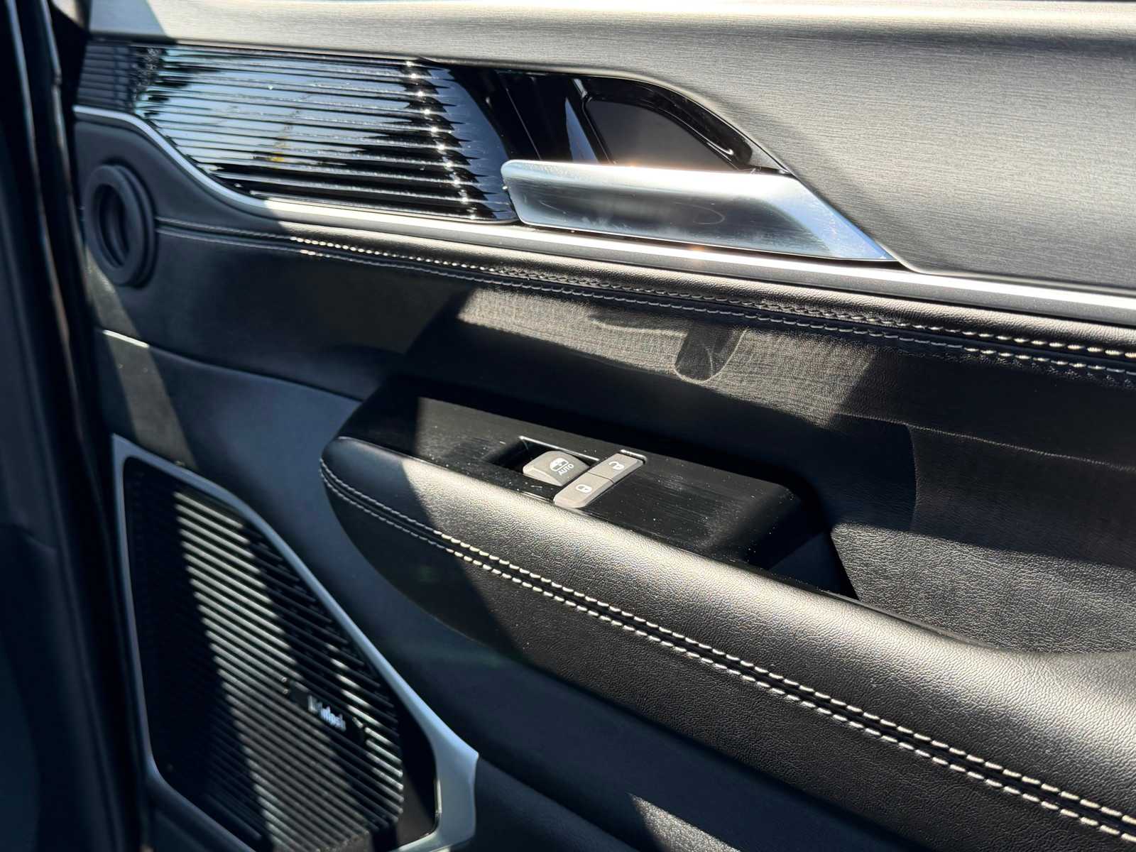 Thumbnail: 2026 Jeep Grand Wagoneer - 28
