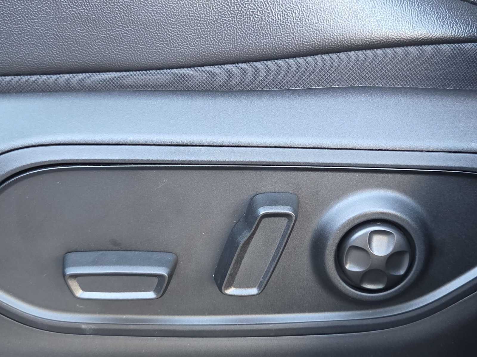 Thumbnail: 2025 Jeep Grand Cherokee L - 16