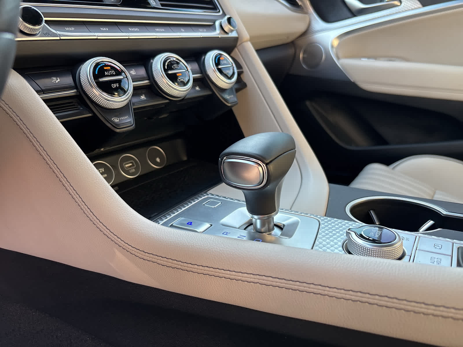 Thumbnail: 2023 Genesis G70 - 10