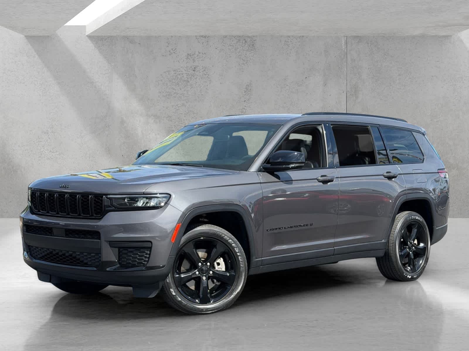 2023 Jeep Grand Cherokee L Altitude 4x4's photo