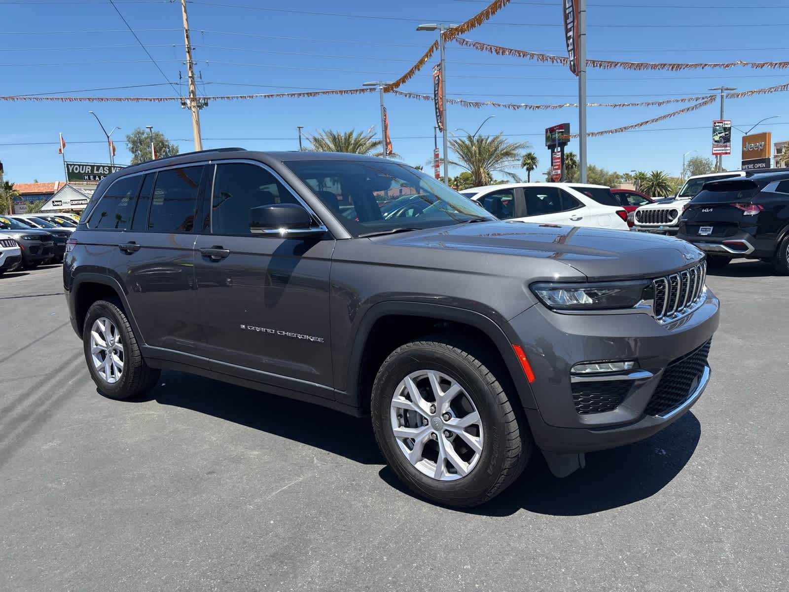 Thumbnail: 2022 Jeep Grand Cherokee - 3