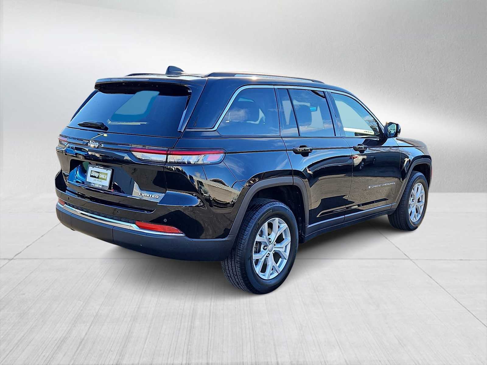 Thumbnail: 2023 Jeep Grand Cherokee - 8
