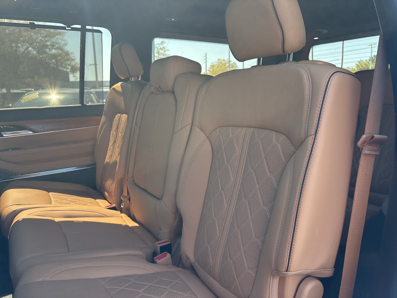Thumbnail: 2022 Jeep Grand Wagoneer - 11