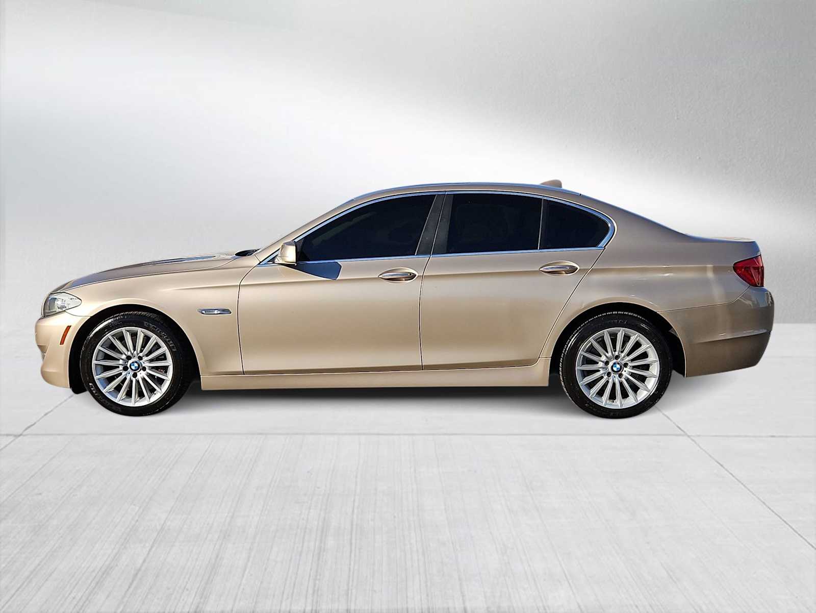 Thumbnail: 2013 BMW 5 Series - 5
