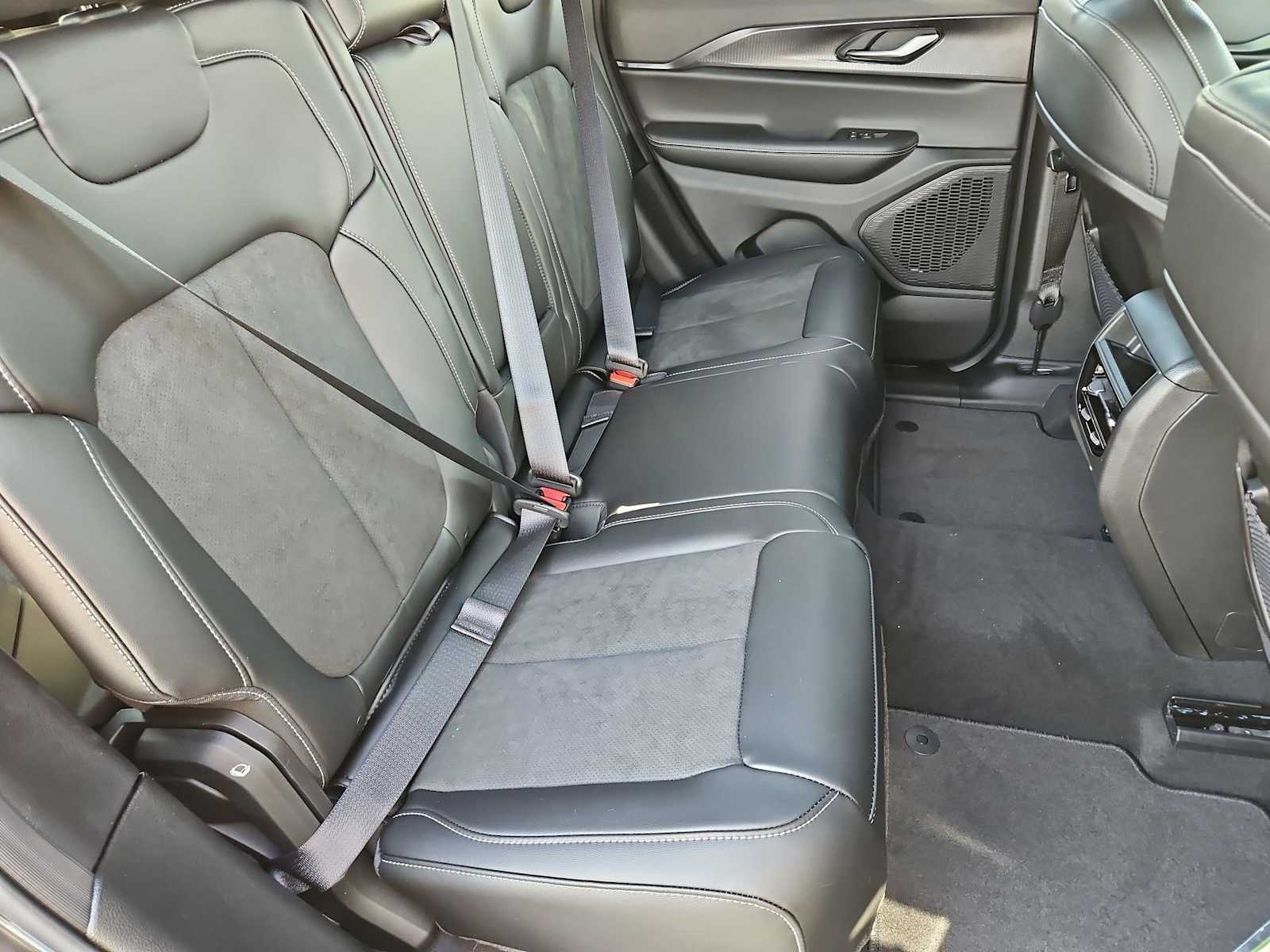 Thumbnail: 2025 Jeep Grand Cherokee - 20