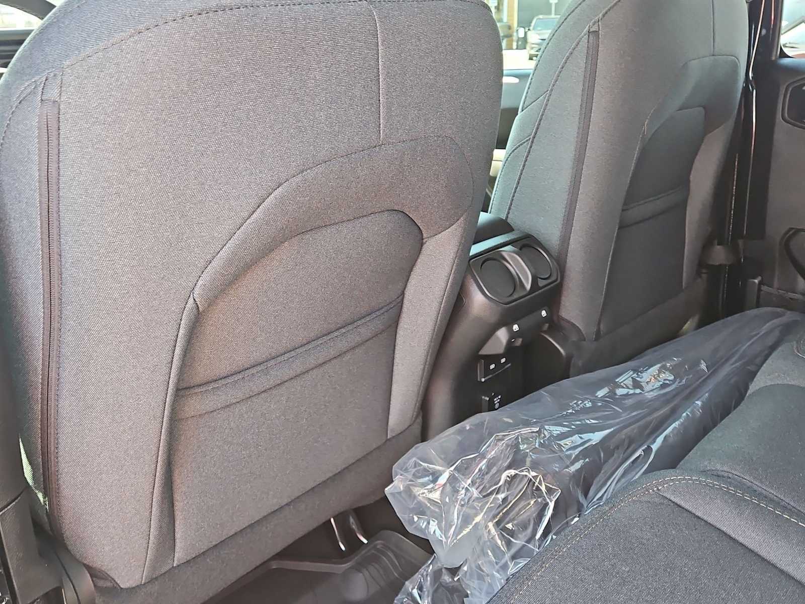 Thumbnail: 2025 Jeep Gladiator - 15