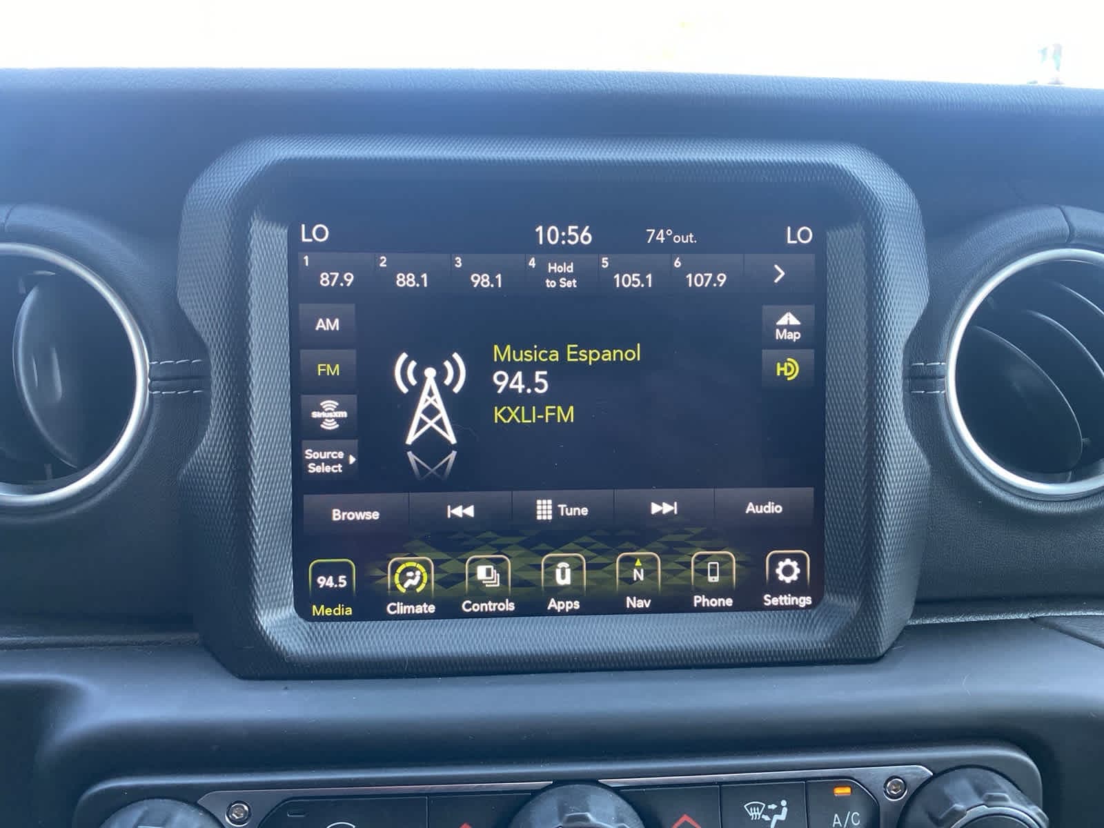 Thumbnail: 2022 Jeep Wrangler - 10