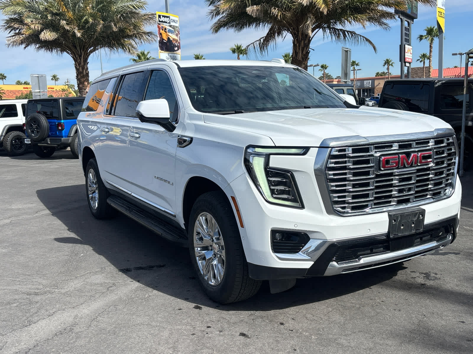 Thumbnail: 2025 GMC Yukon XL - 3