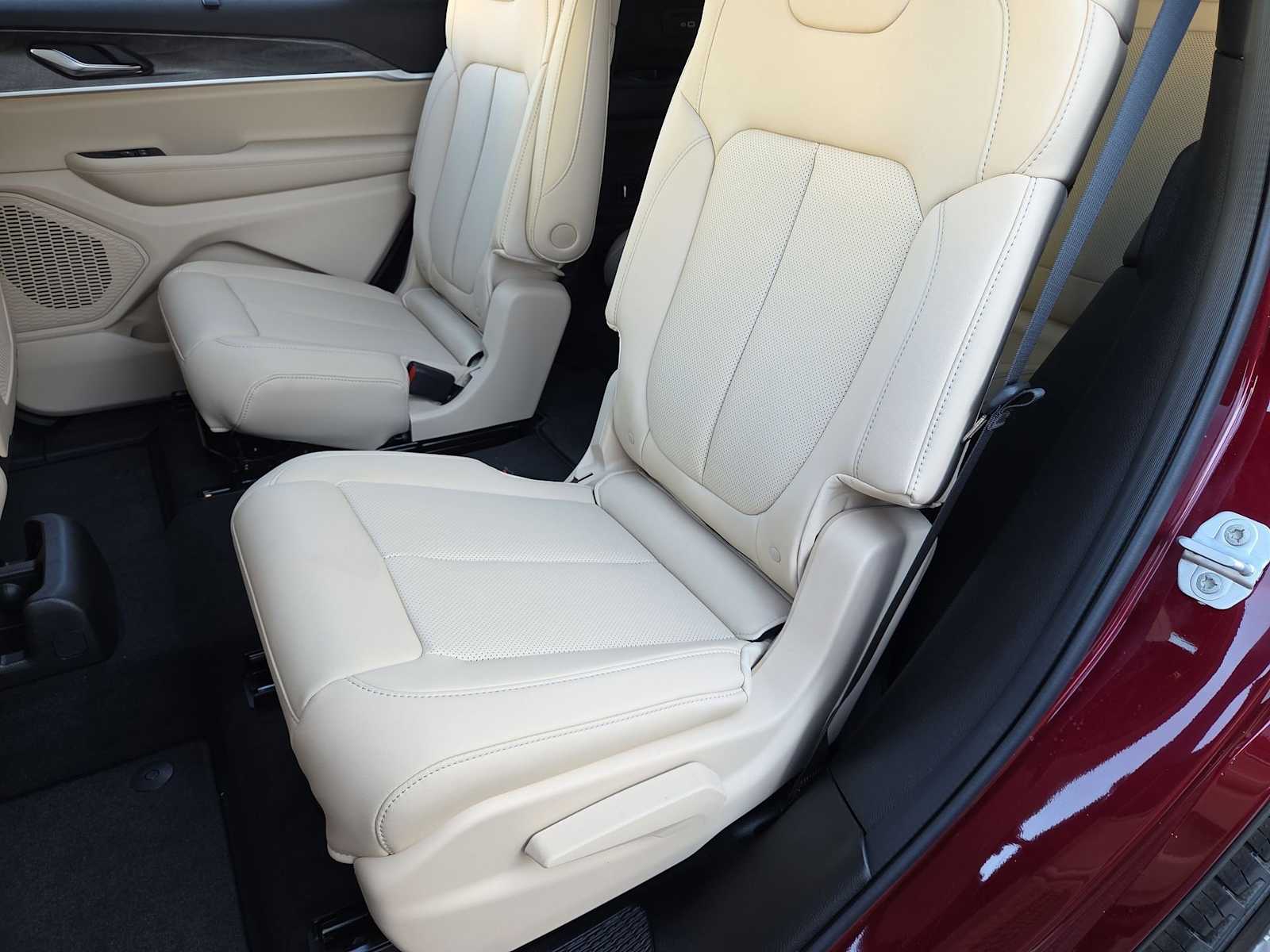 Thumbnail: 2025 Jeep Grand Cherokee - 21