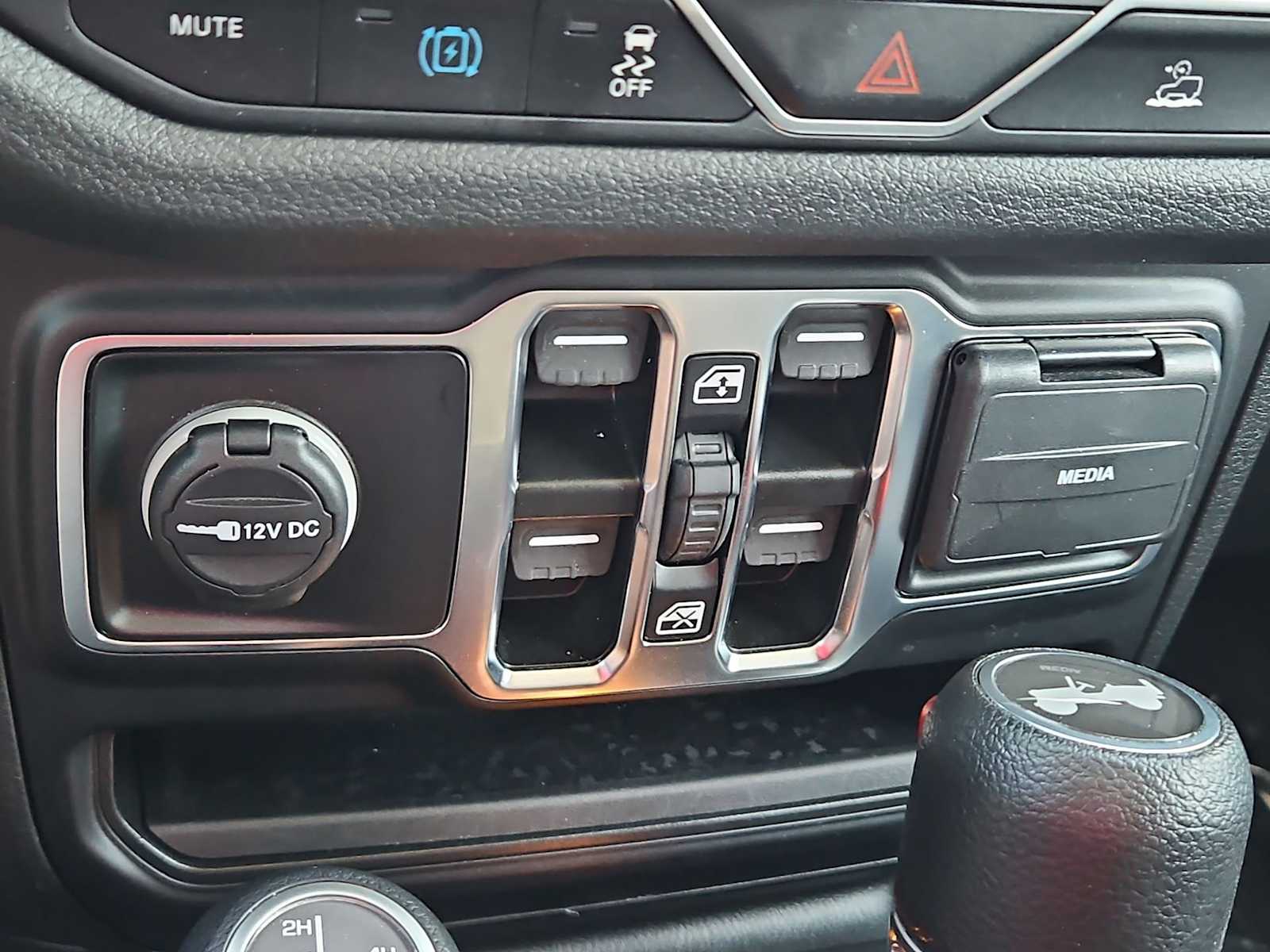 Thumbnail: 2024 Jeep Wrangler - 28