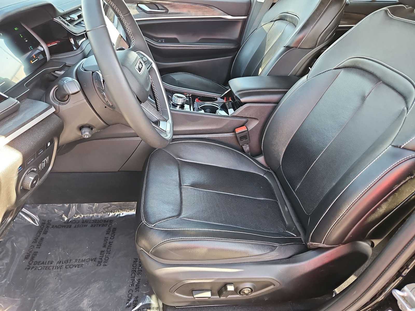 Thumbnail: 2022 Jeep Grand Cherokee - 17