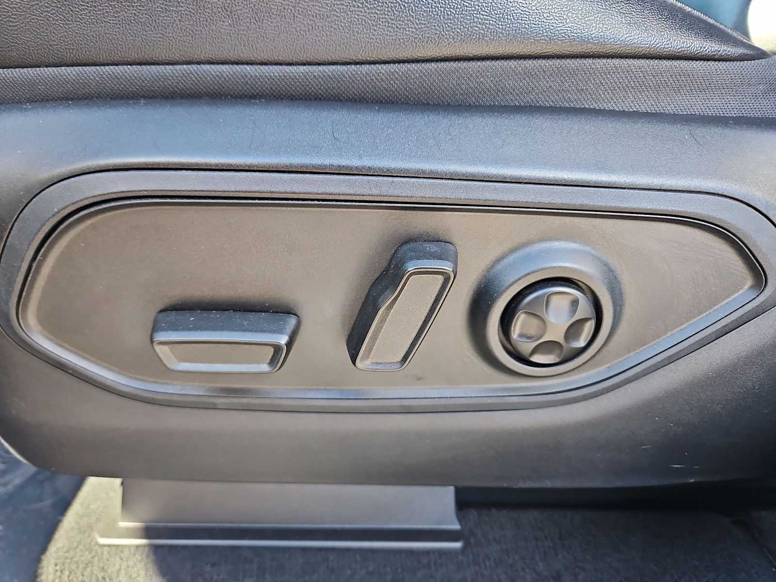 Thumbnail: 2023 Jeep Grand Cherokee - 17