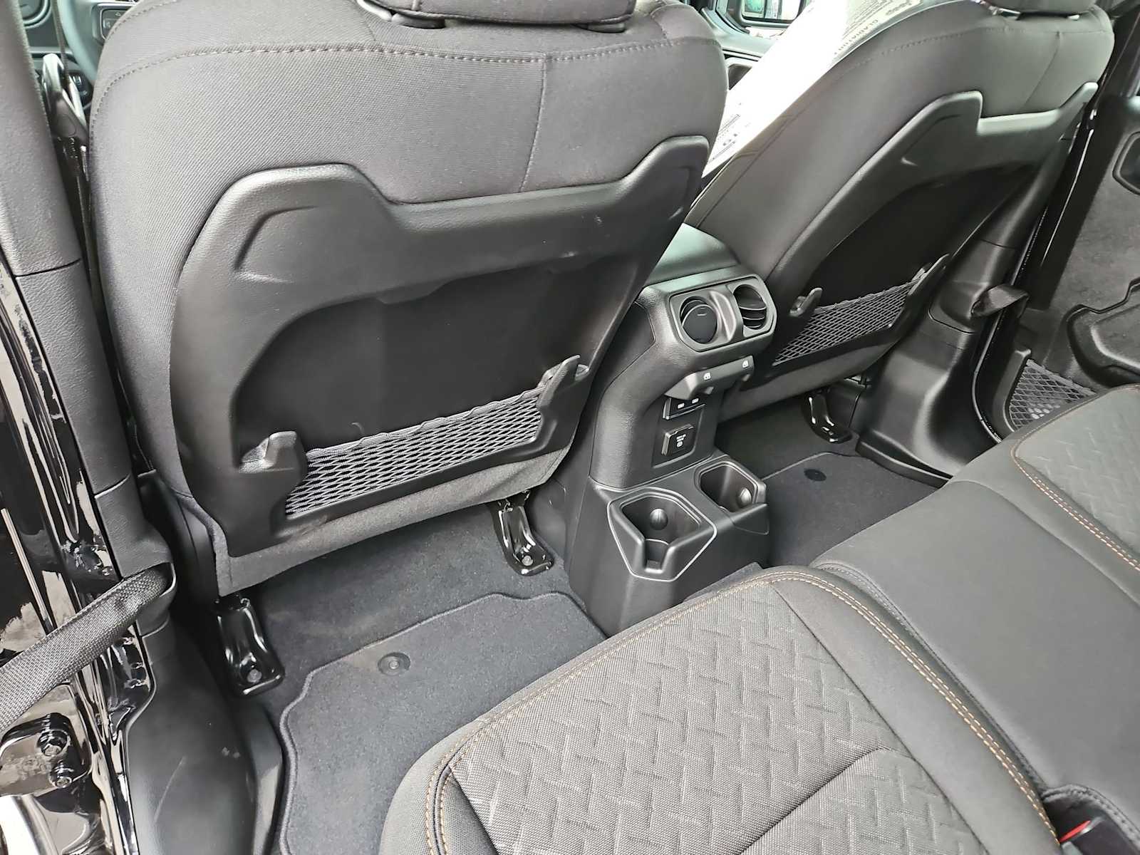 Thumbnail: 2026 Jeep Gladiator - 17