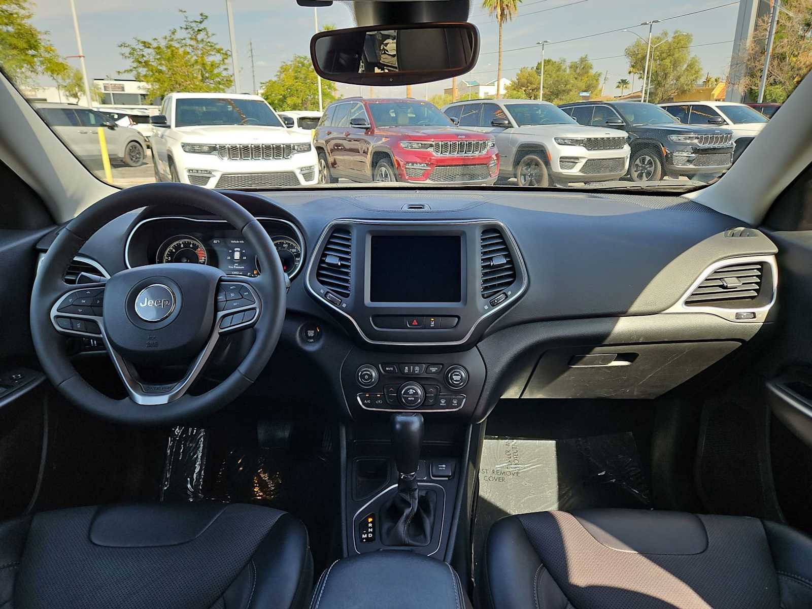 Thumbnail: 2022 Jeep Cherokee - 14