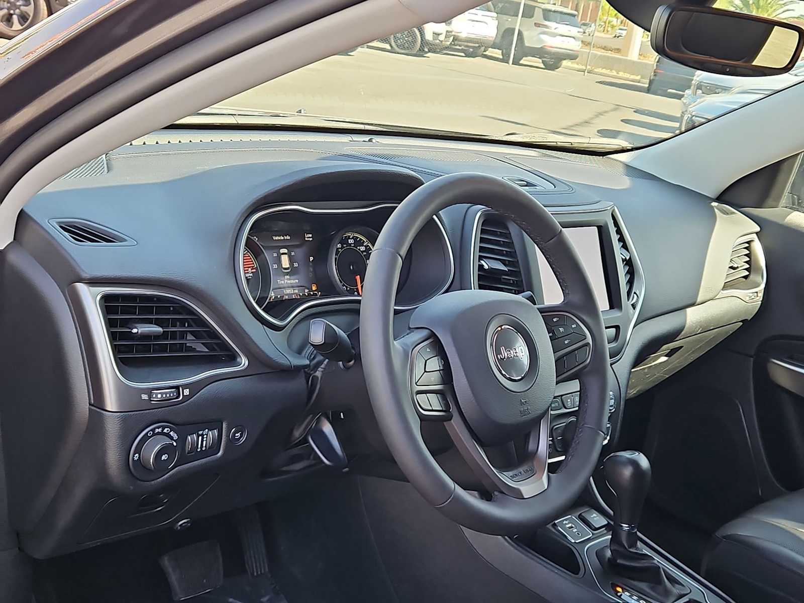 Thumbnail: 2022 Jeep Cherokee - 10