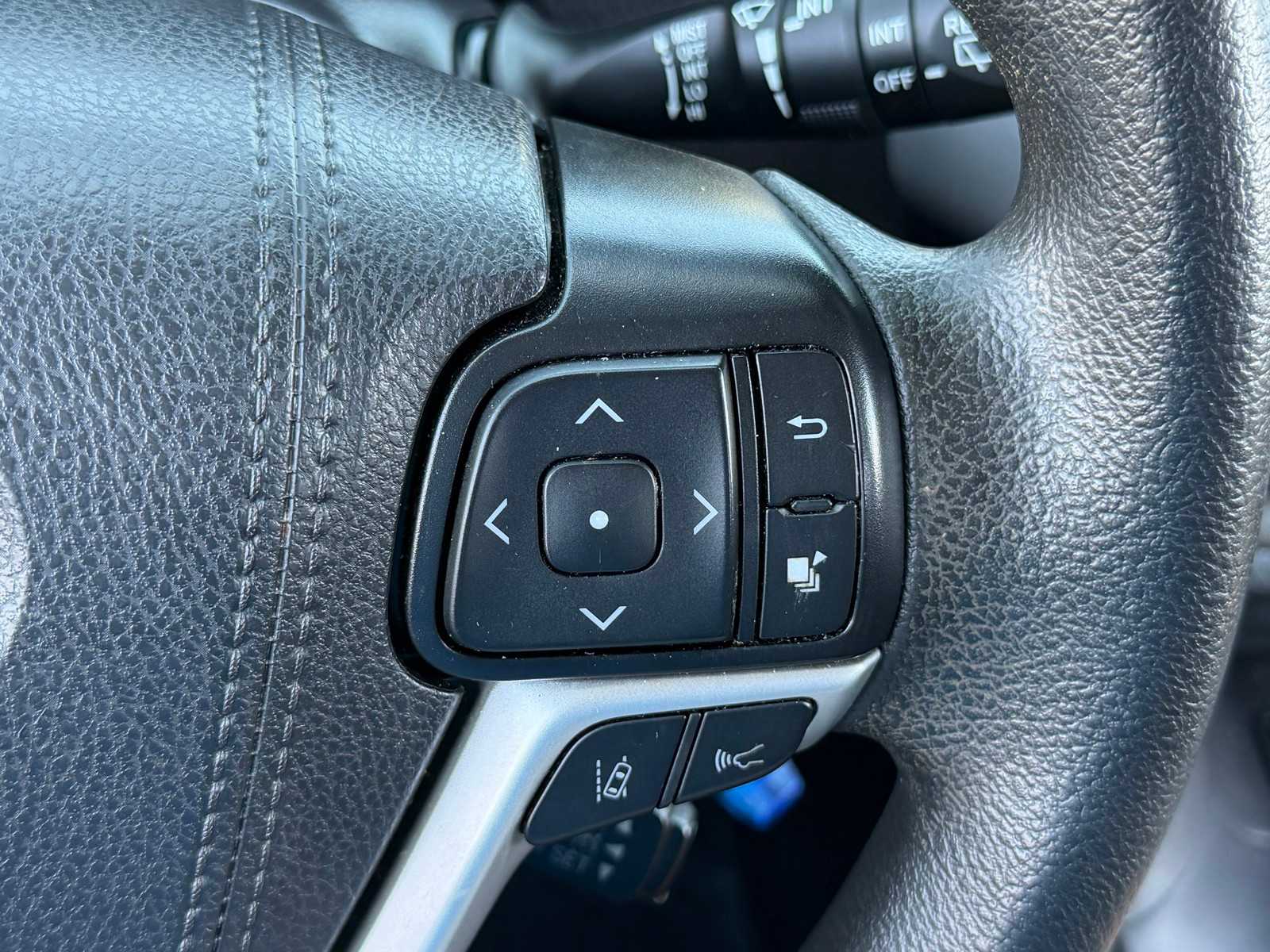 Thumbnail: 2019 Toyota Highlander - 14