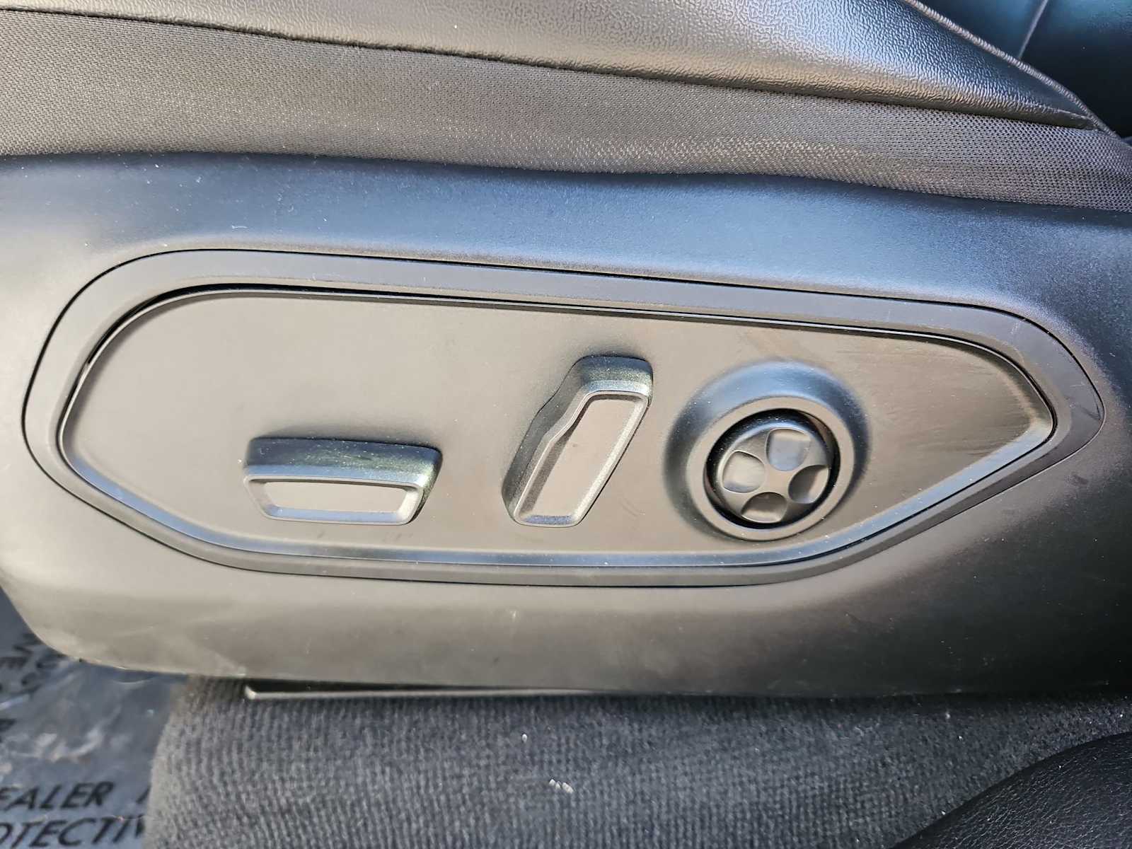 Thumbnail: 2023 Jeep Grand Cherokee - 18