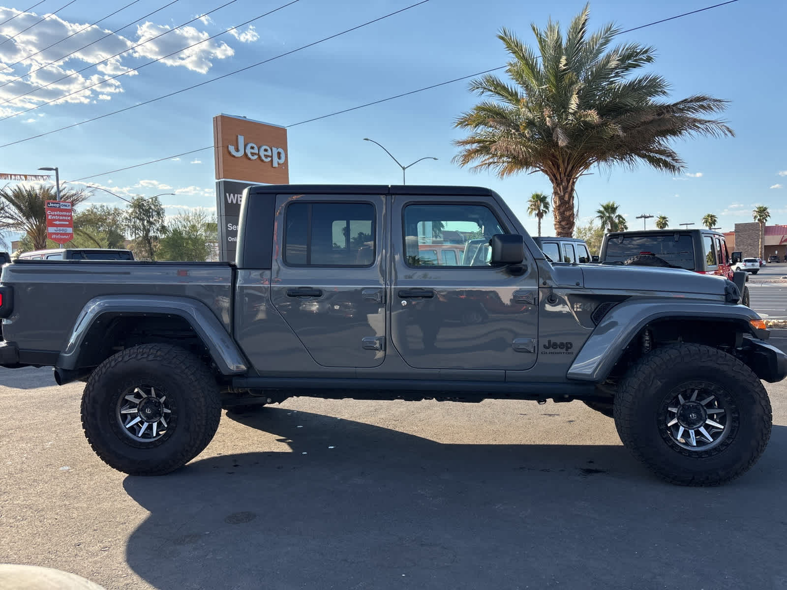 Thumbnail: 2021 Jeep Gladiator - 3