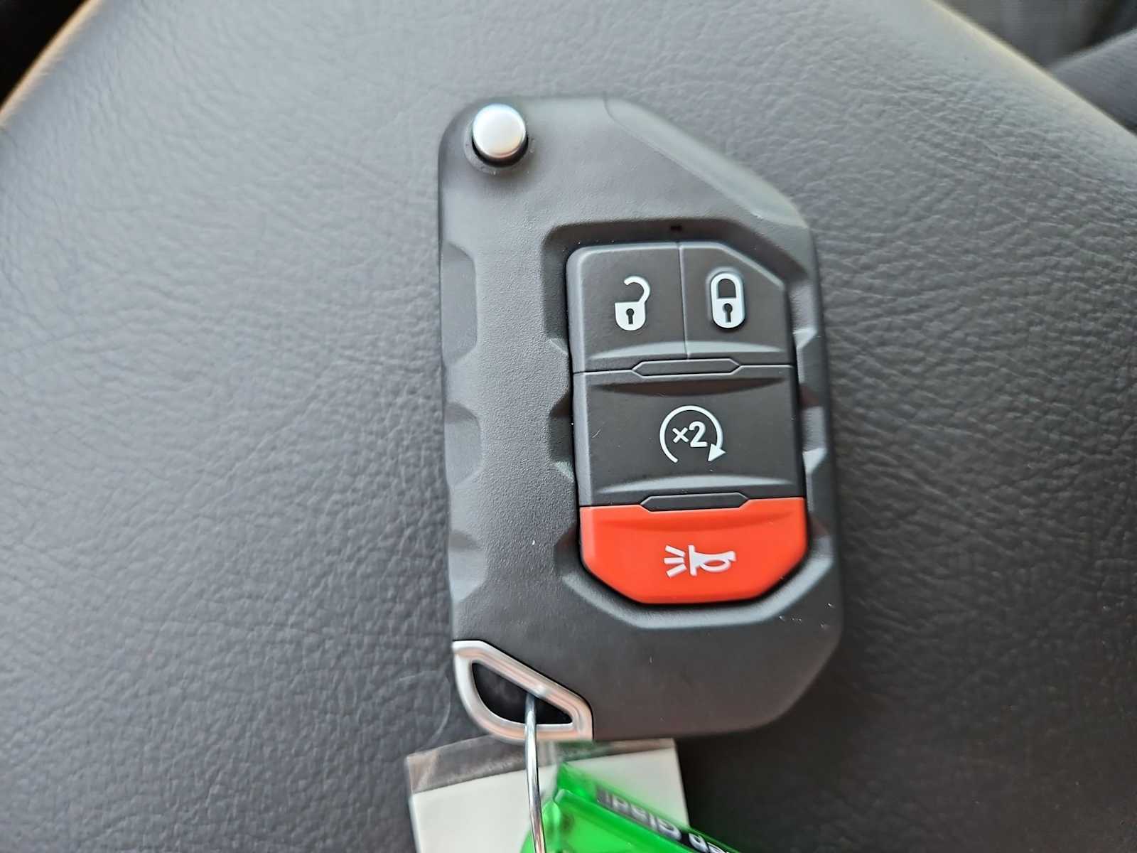 Thumbnail: 2025 Jeep Gladiator - 32