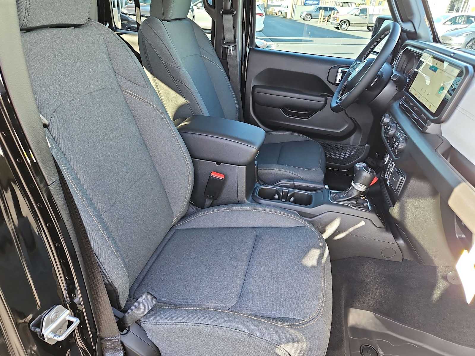 Thumbnail: 2025 Jeep Gladiator - 18