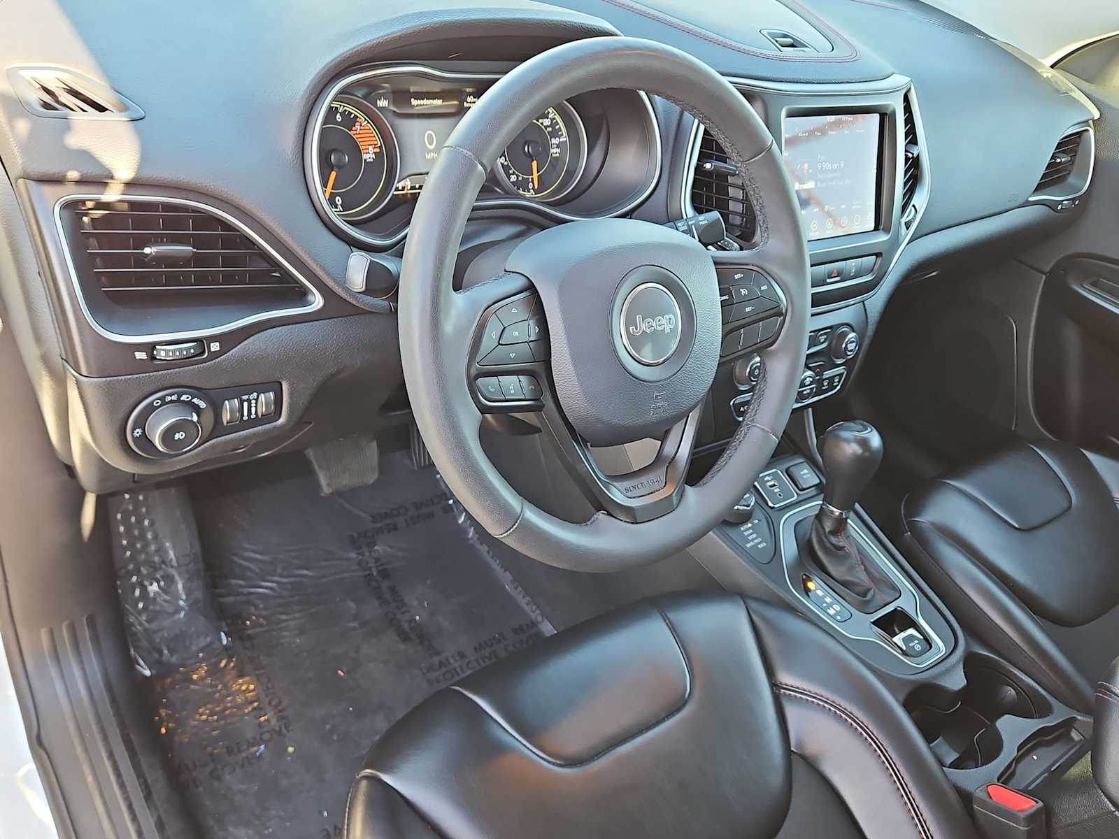 Thumbnail: 2022 Jeep Cherokee - 10